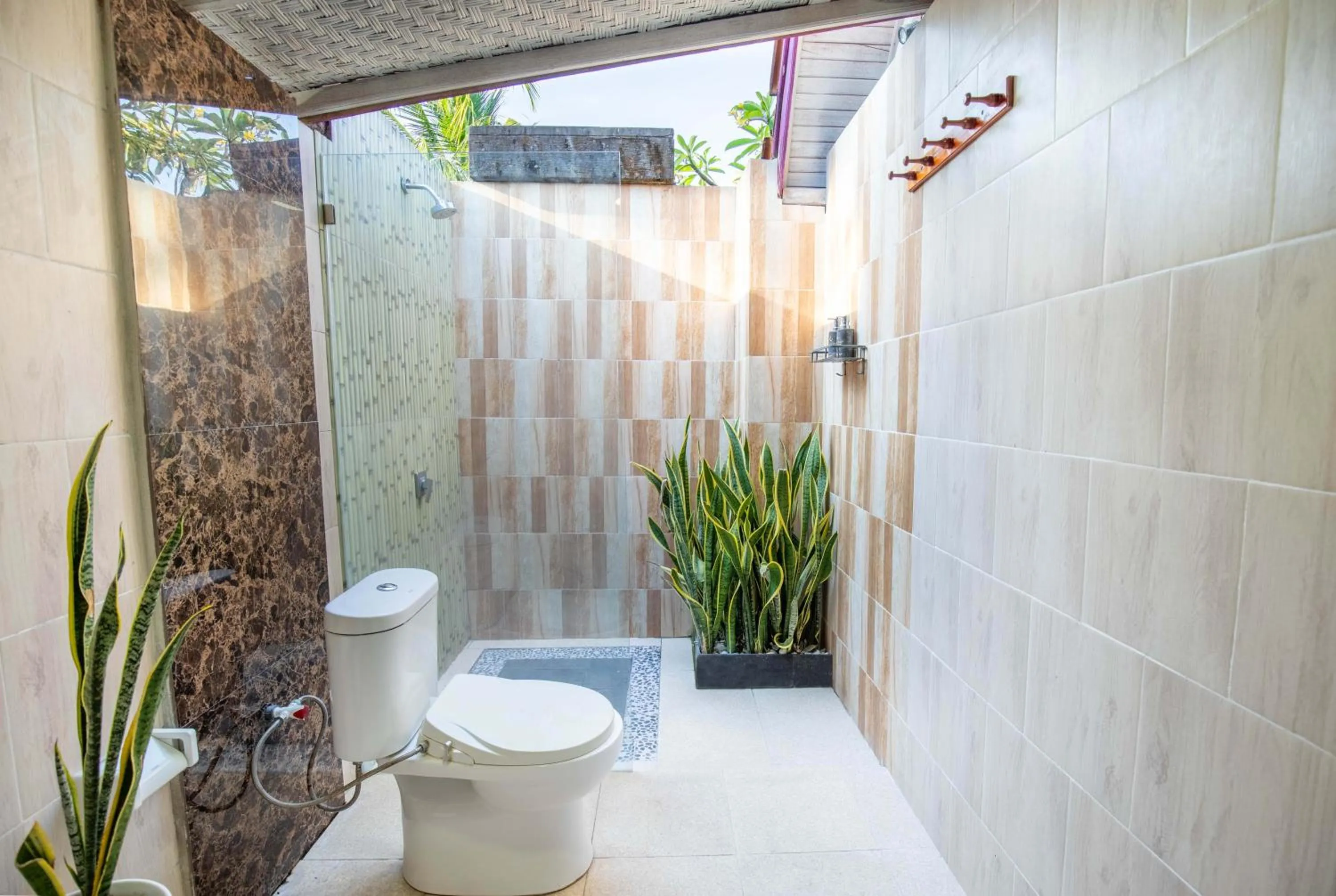 Shower in Akusara Jungle Resort And Spa