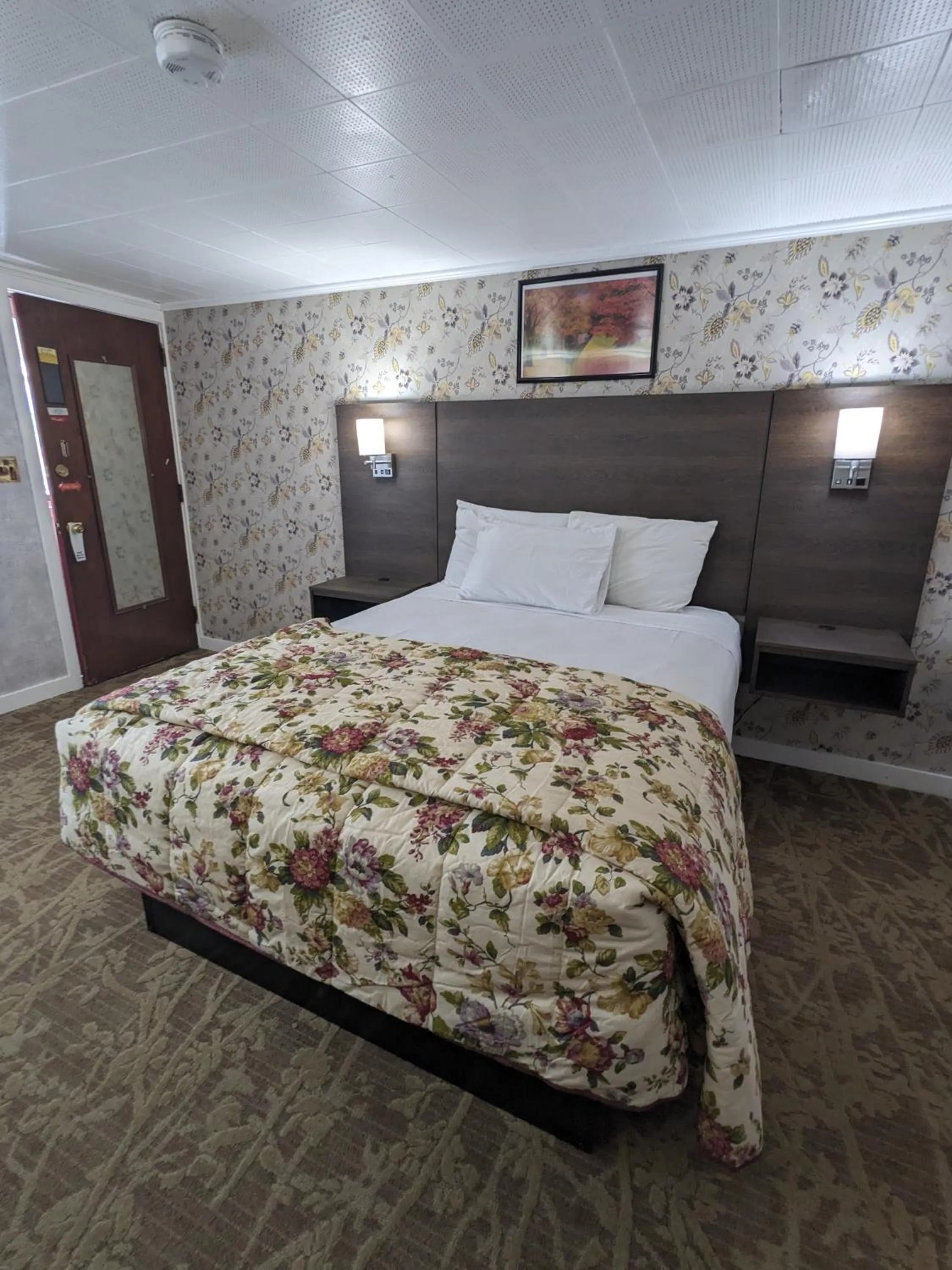 Bed in Bennington Motor Inn