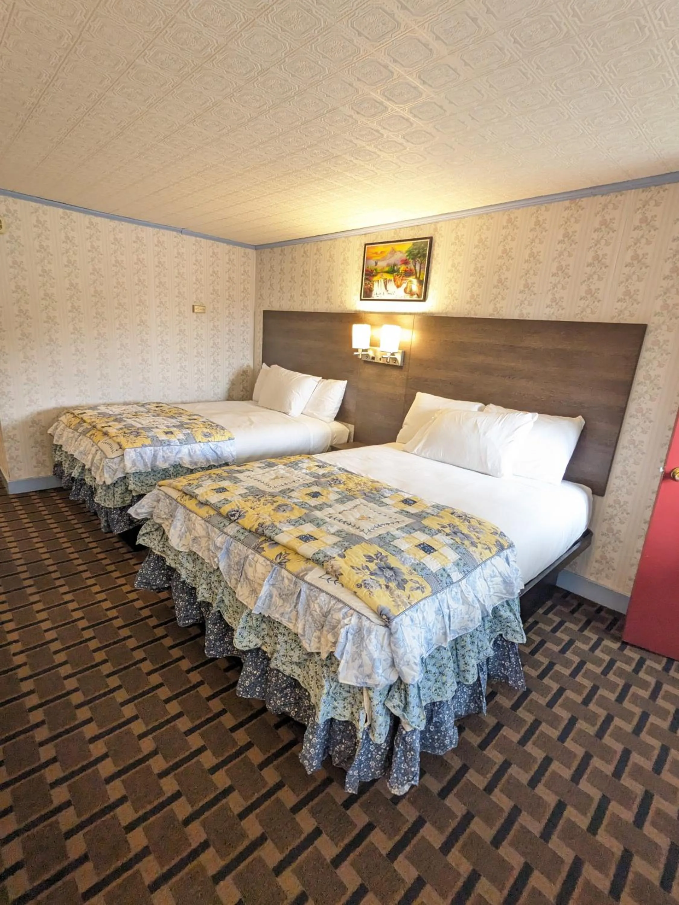 Bed in Bennington Motor Inn