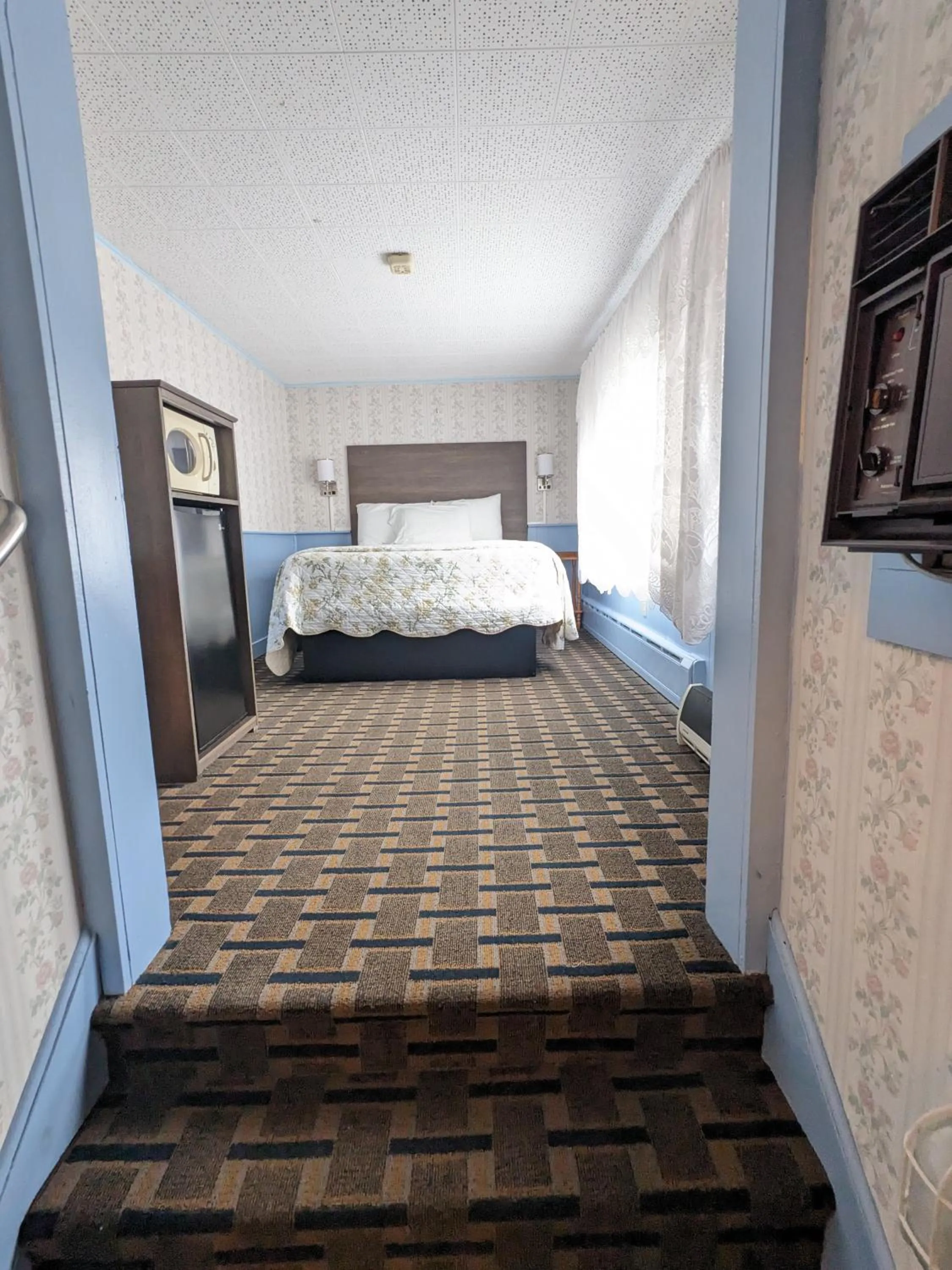 Bed in Bennington Motor Inn