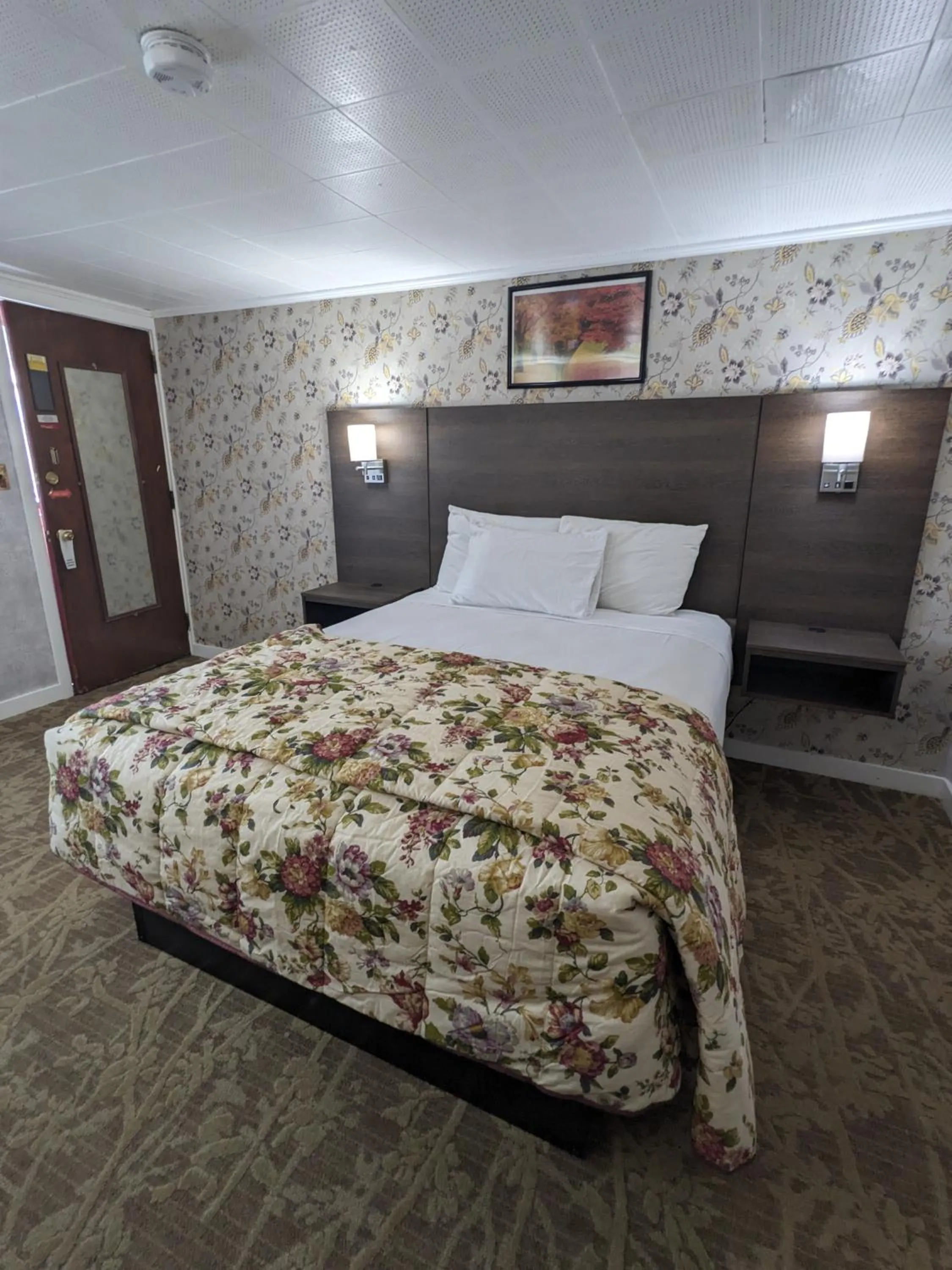 Bed in Bennington Motor Inn