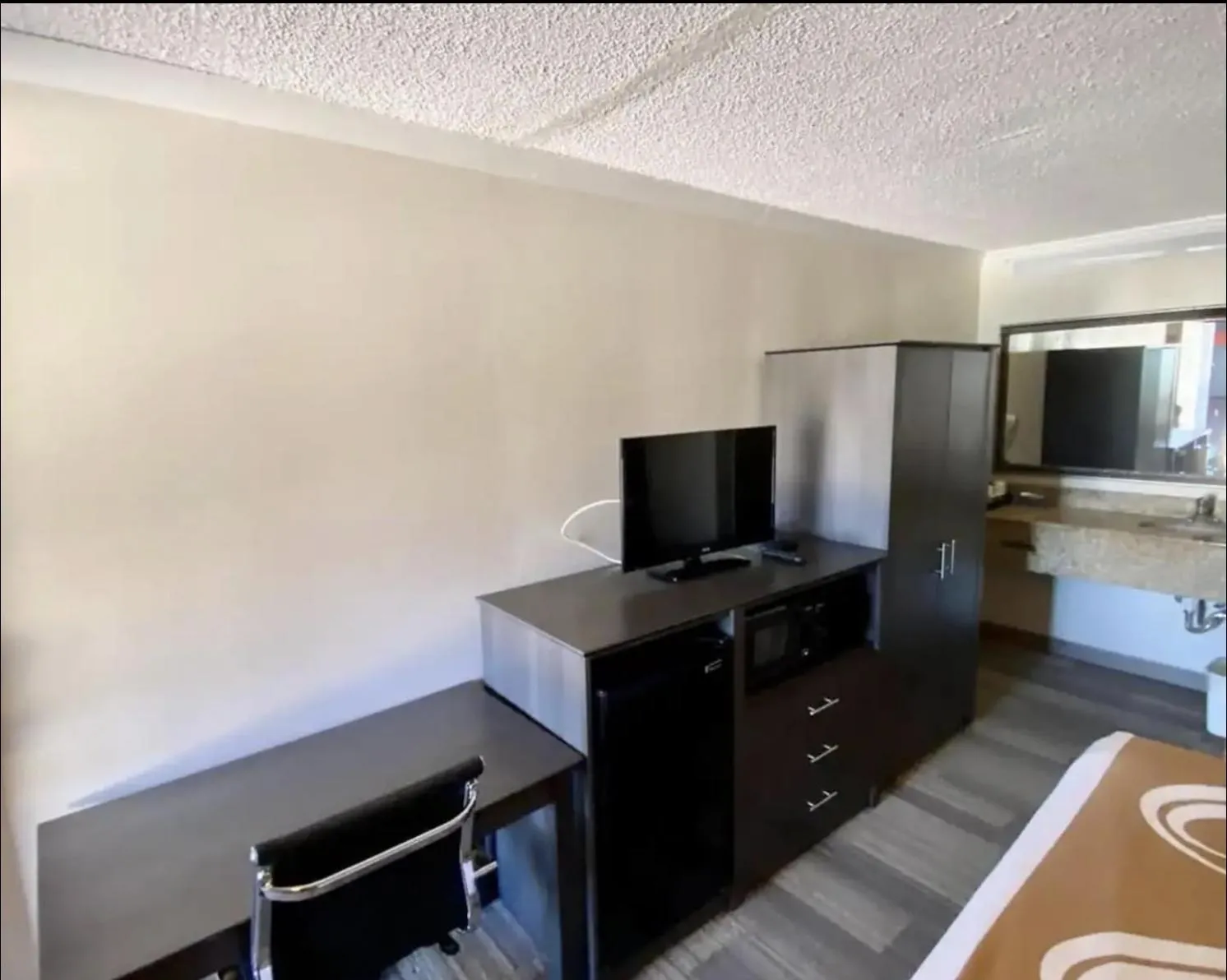 Hibiscus Inn & Suites