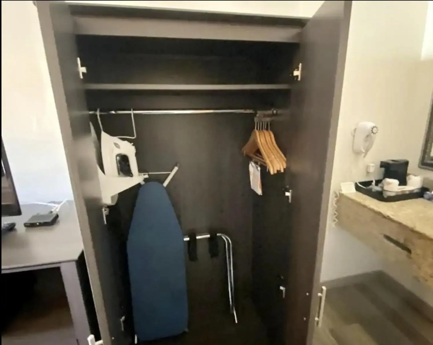 Hibiscus Inn & Suites