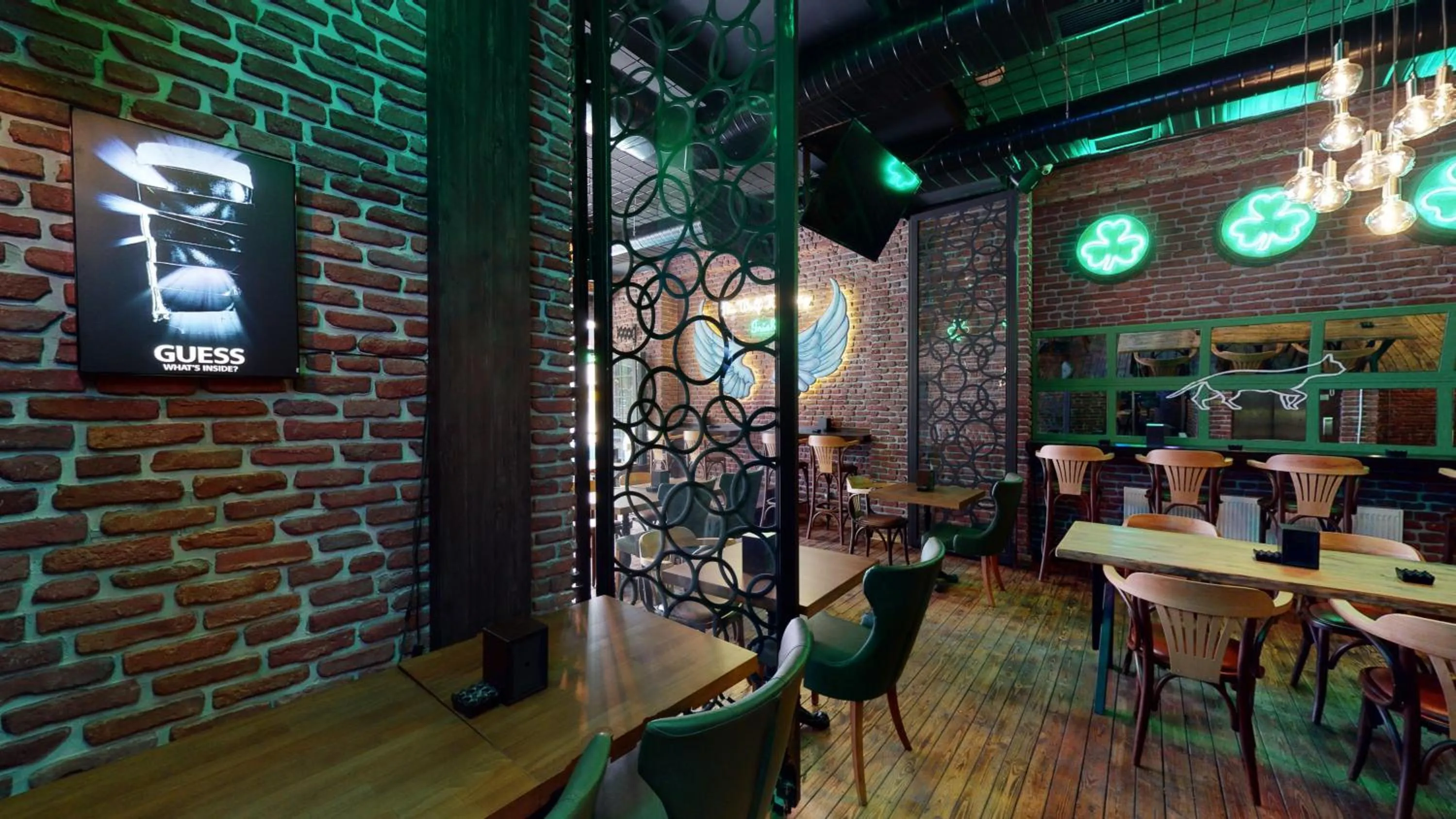 Restaurant/places to eat in The Wolf Hotel