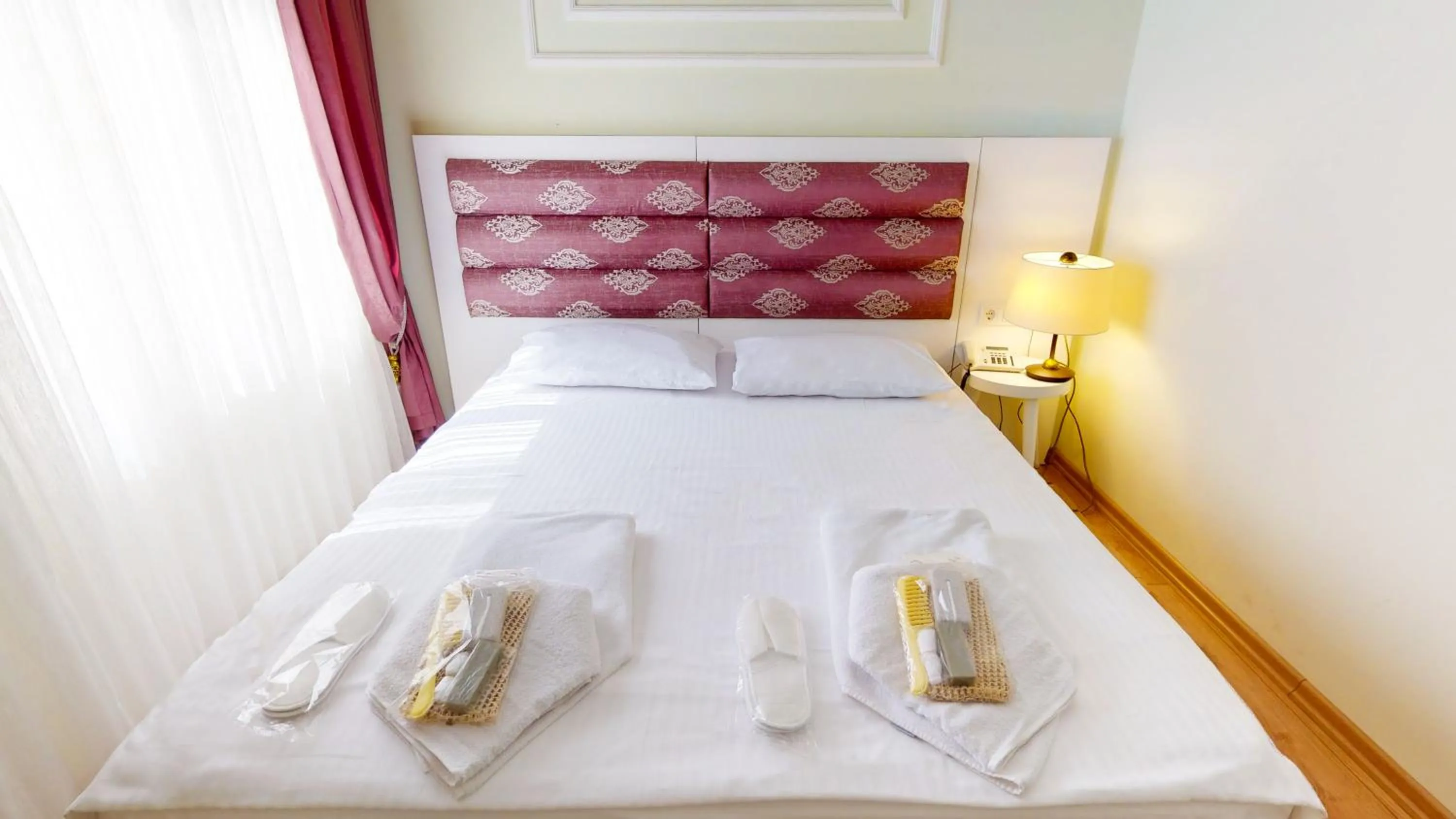 Bedroom, Bed in The Wolf Hotel