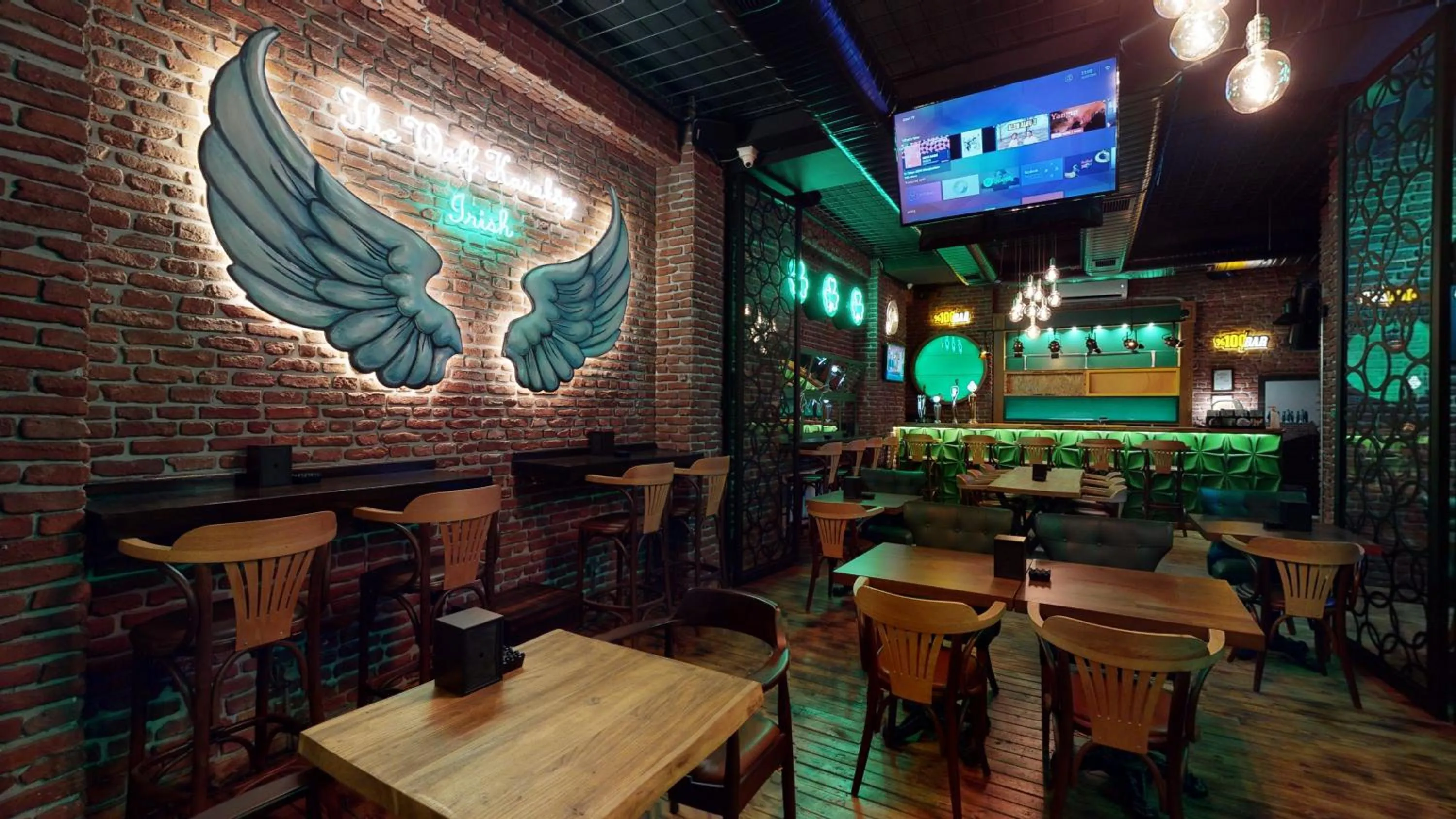 Restaurant/places to eat in The Wolf Hotel