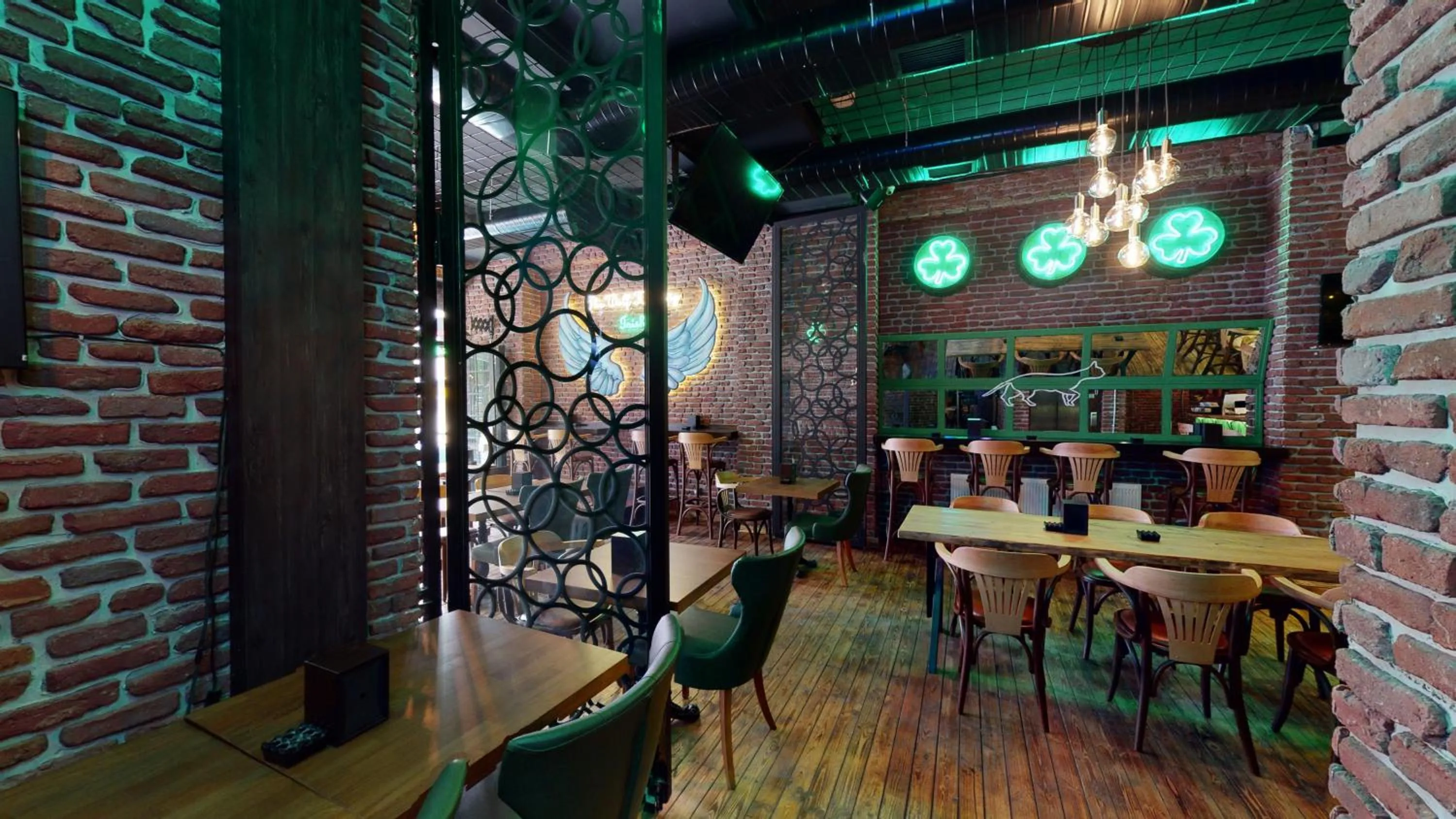 Restaurant/places to eat in The Wolf Hotel