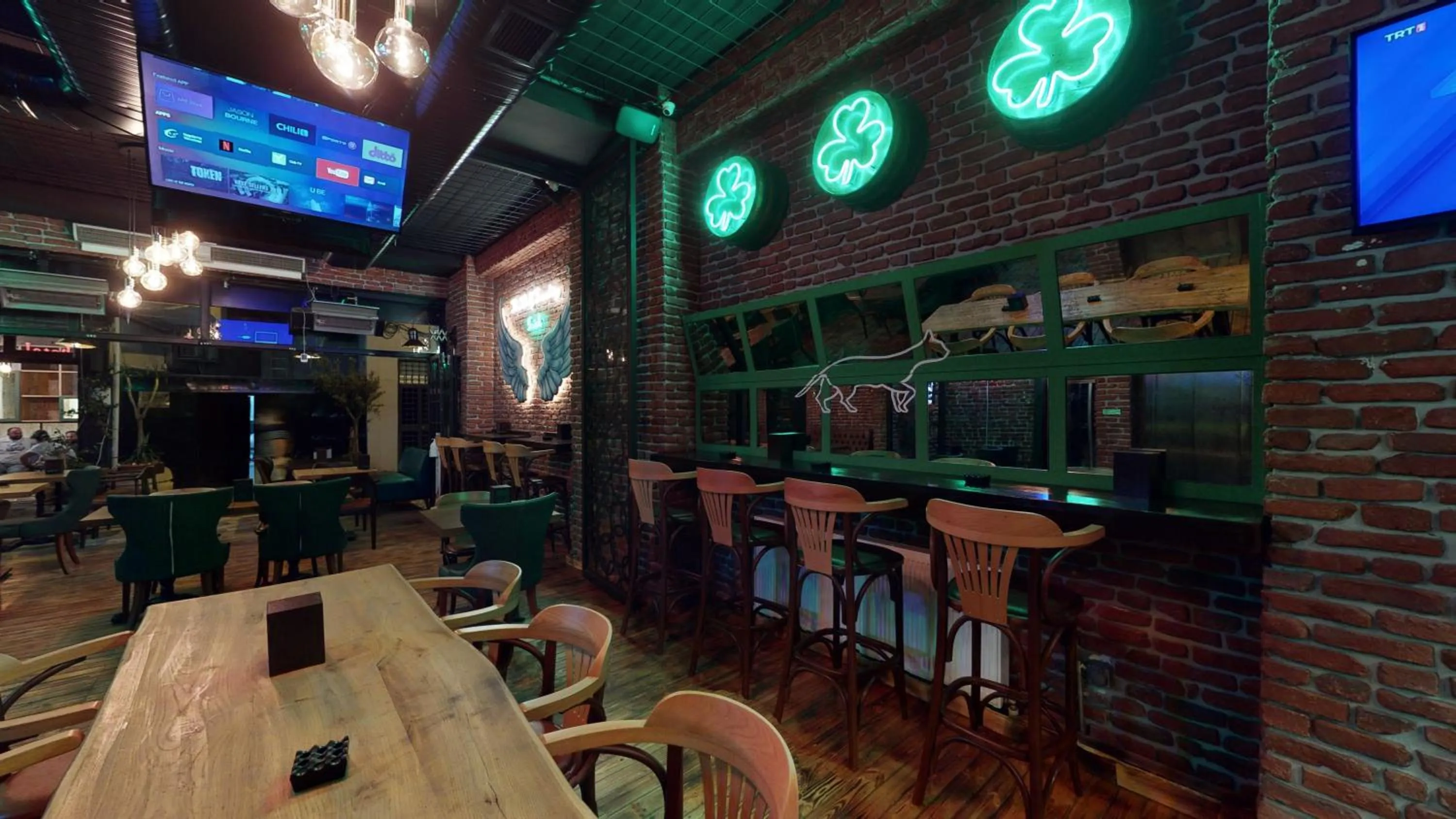 Restaurant/places to eat in The Wolf Hotel