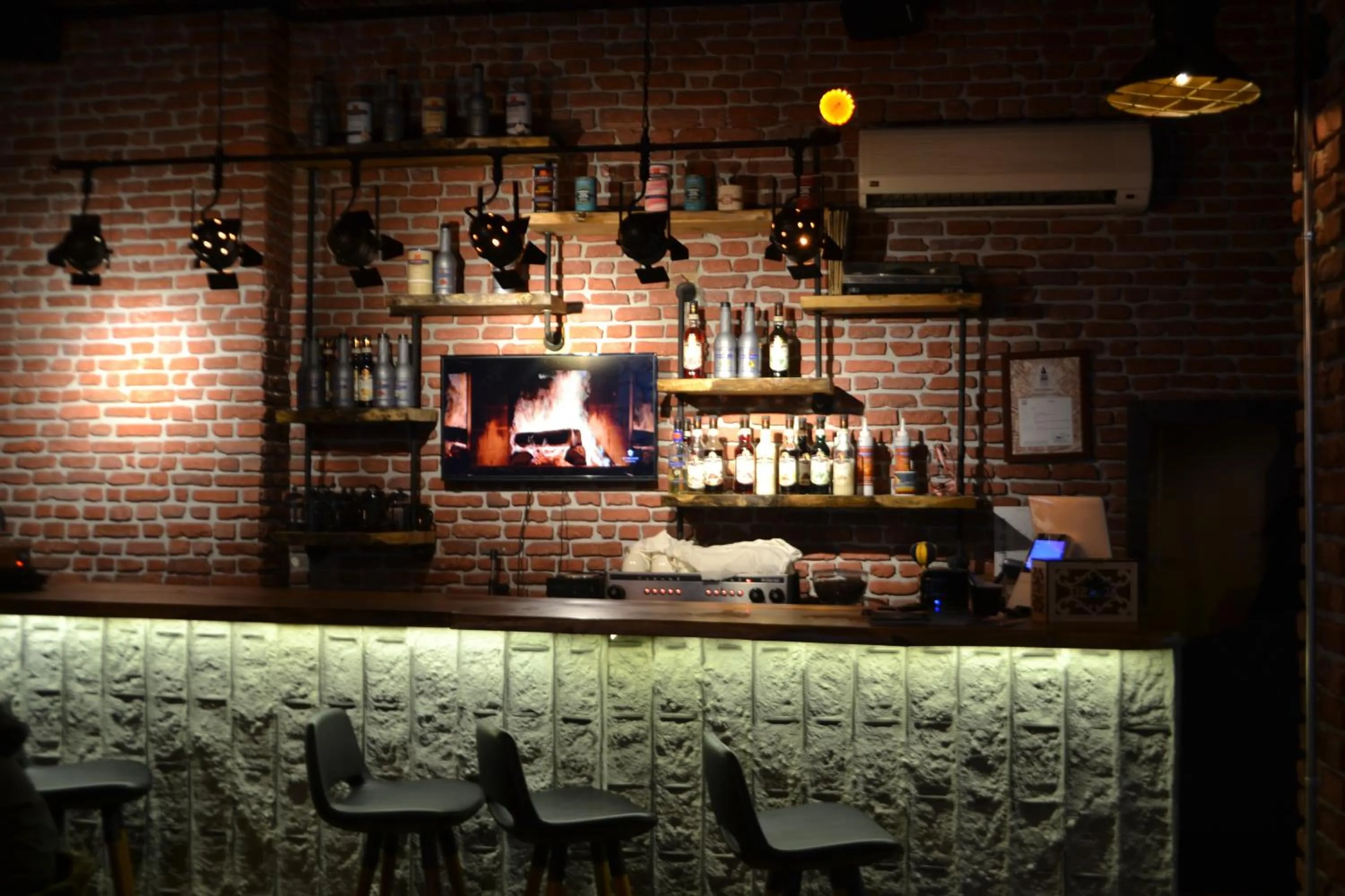 Lounge or bar in The Wolf Hotel