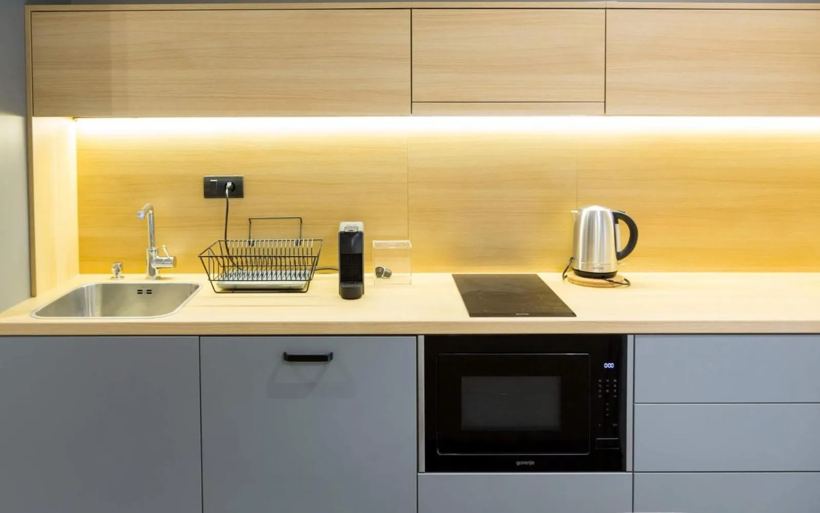 Coffee/tea facilities in Teanna Lux Apartments