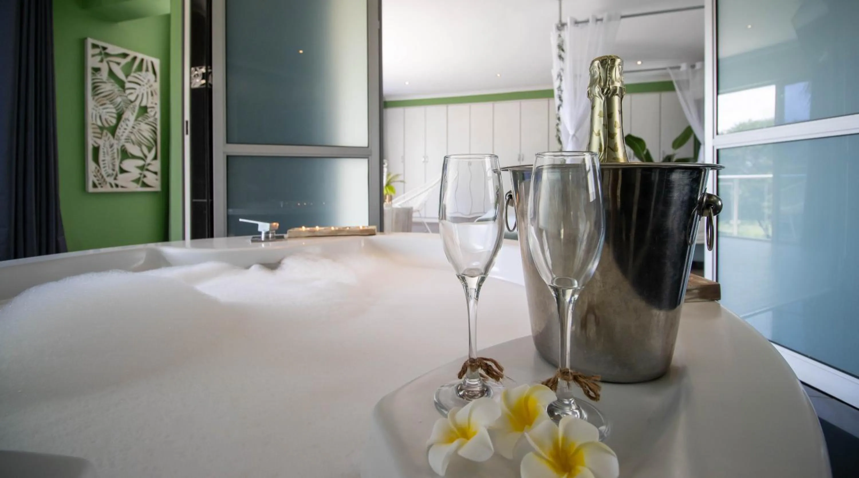 Hot Tub in Club Cocomo