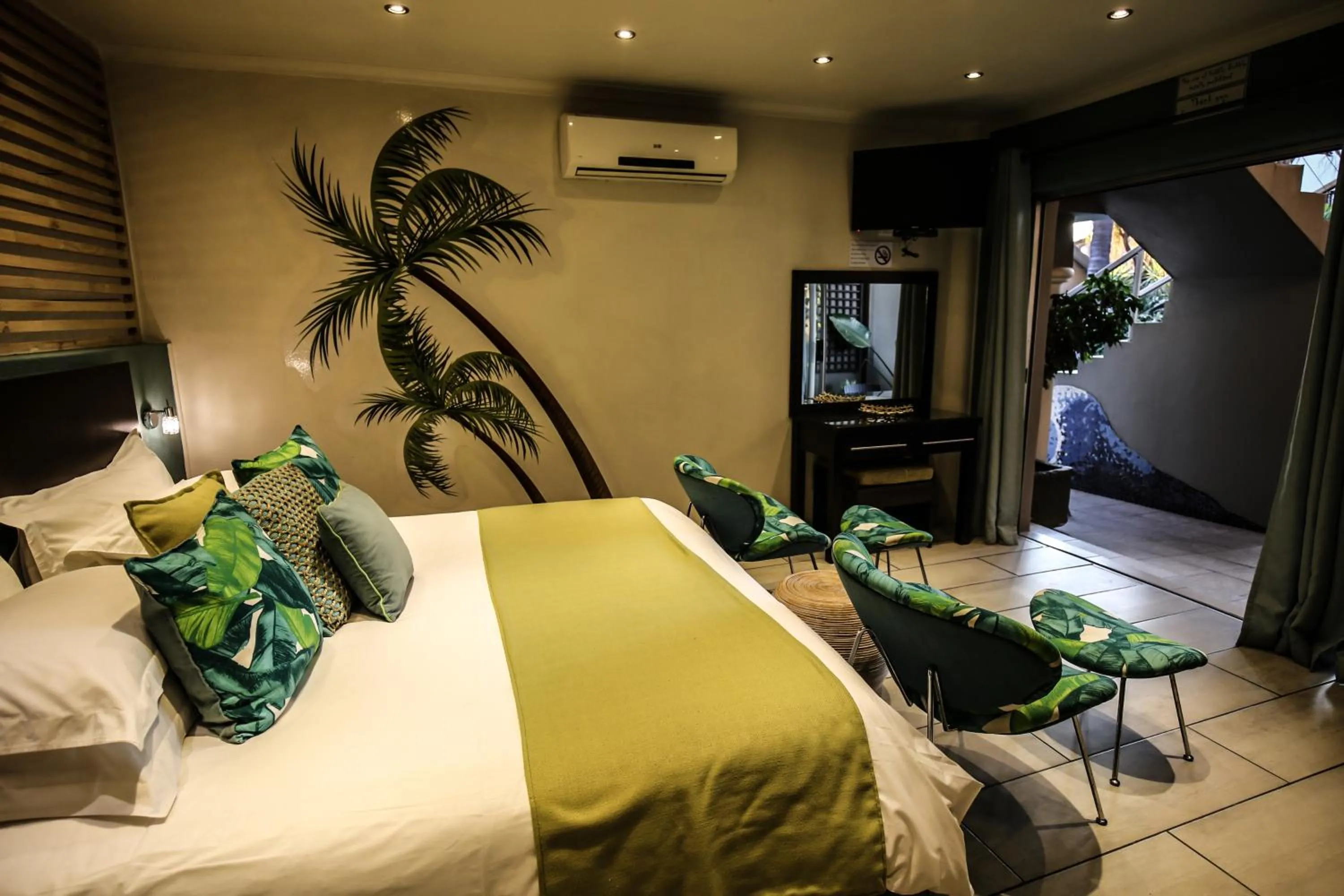 Patio, Bed in Club Cocomo