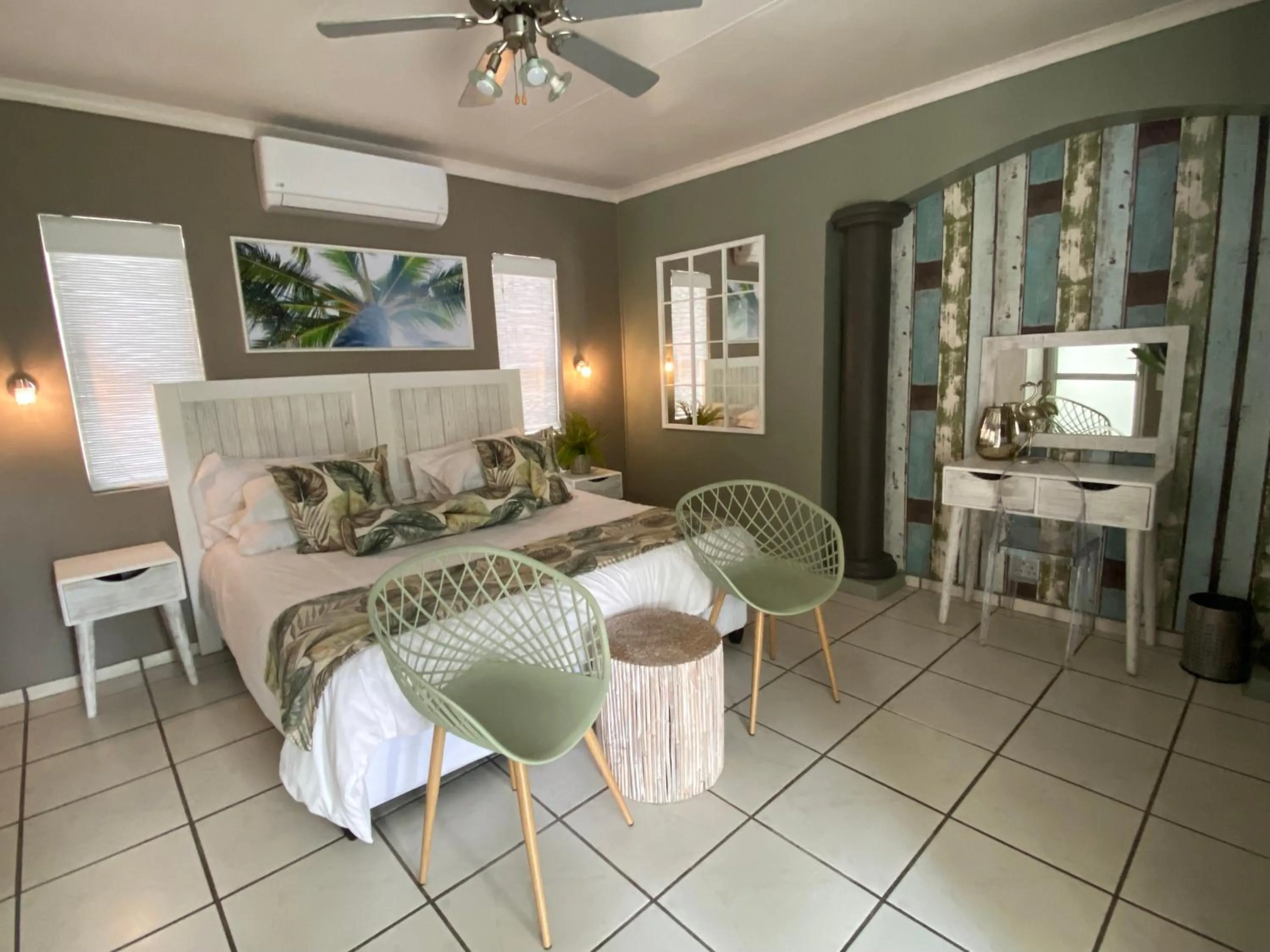 Shower in Club Cocomo