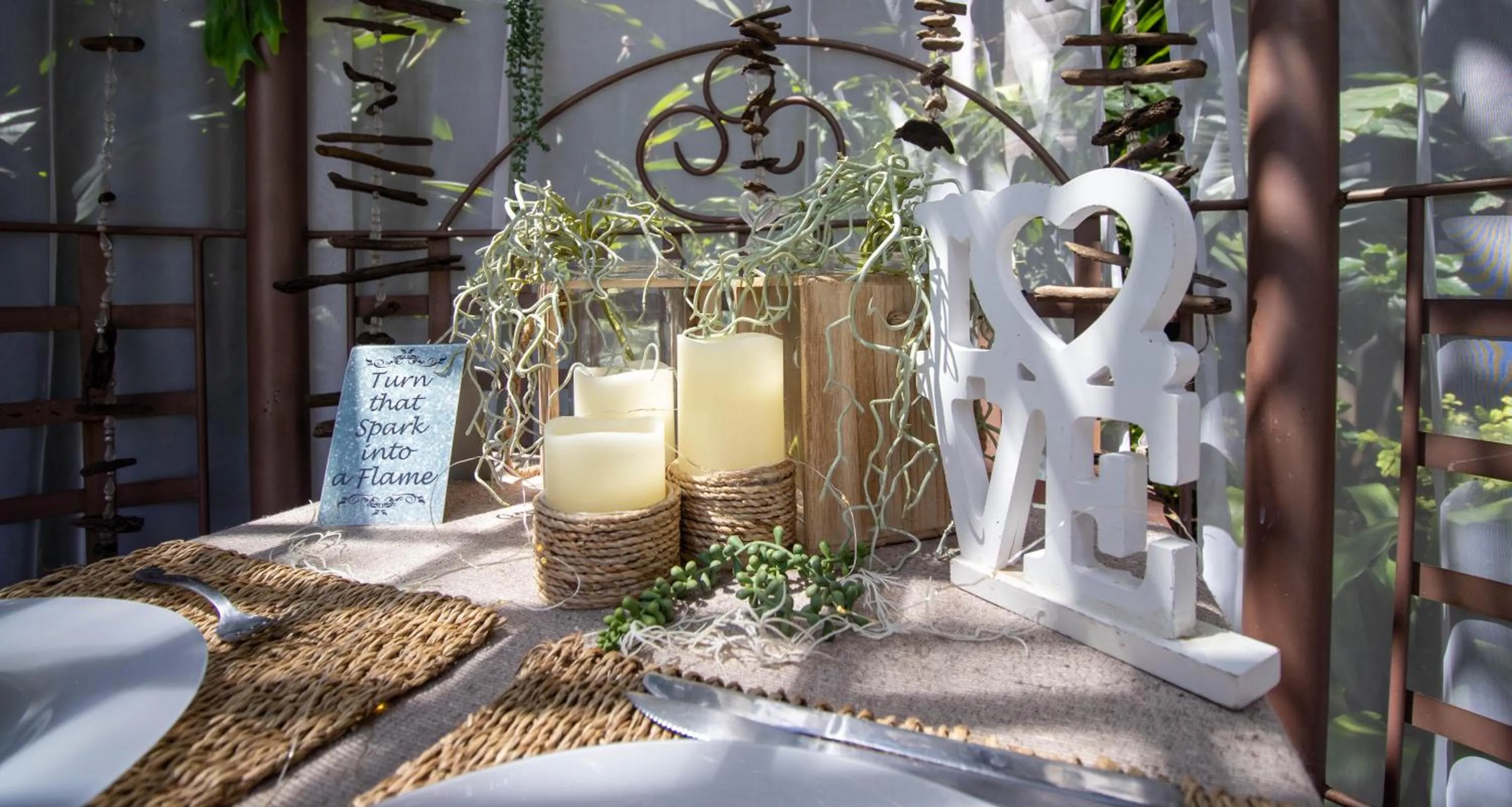 Decorative detail in Club Cocomo