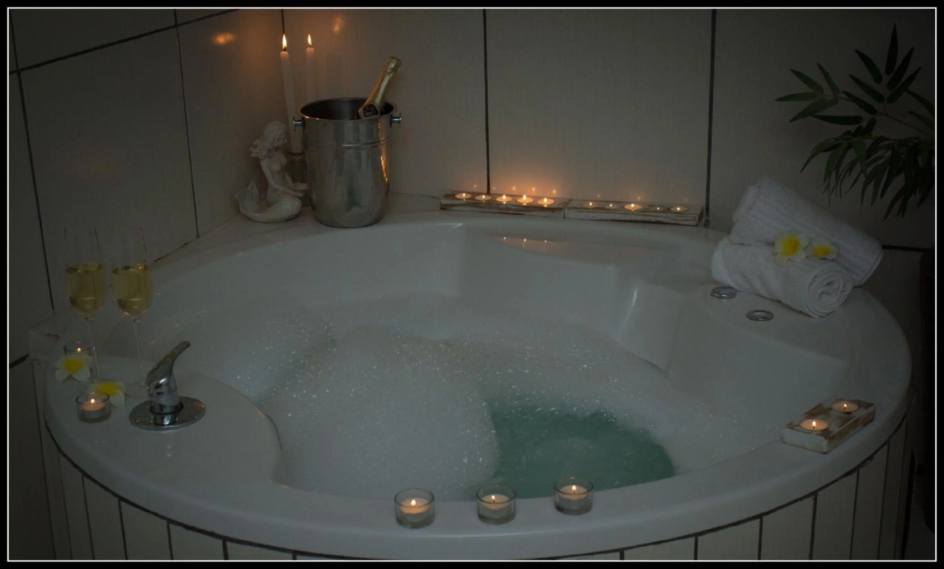 Hot Tub in Club Cocomo