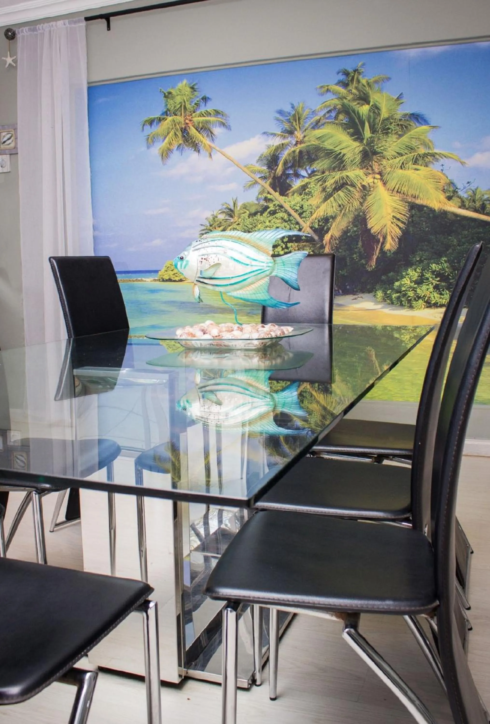 Dining area in Club Cocomo