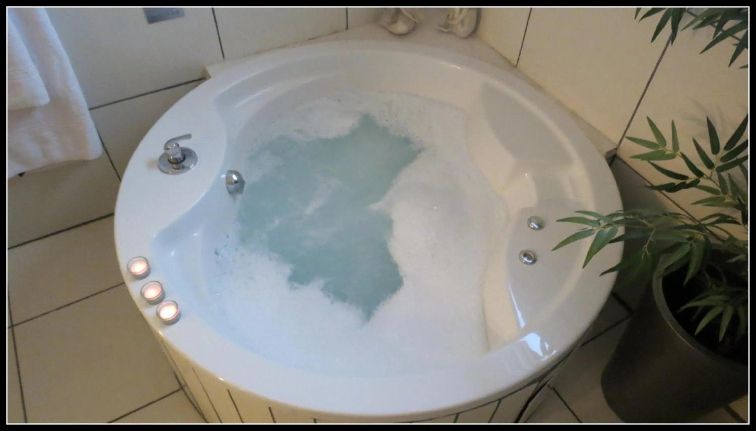 Shower in Club Cocomo