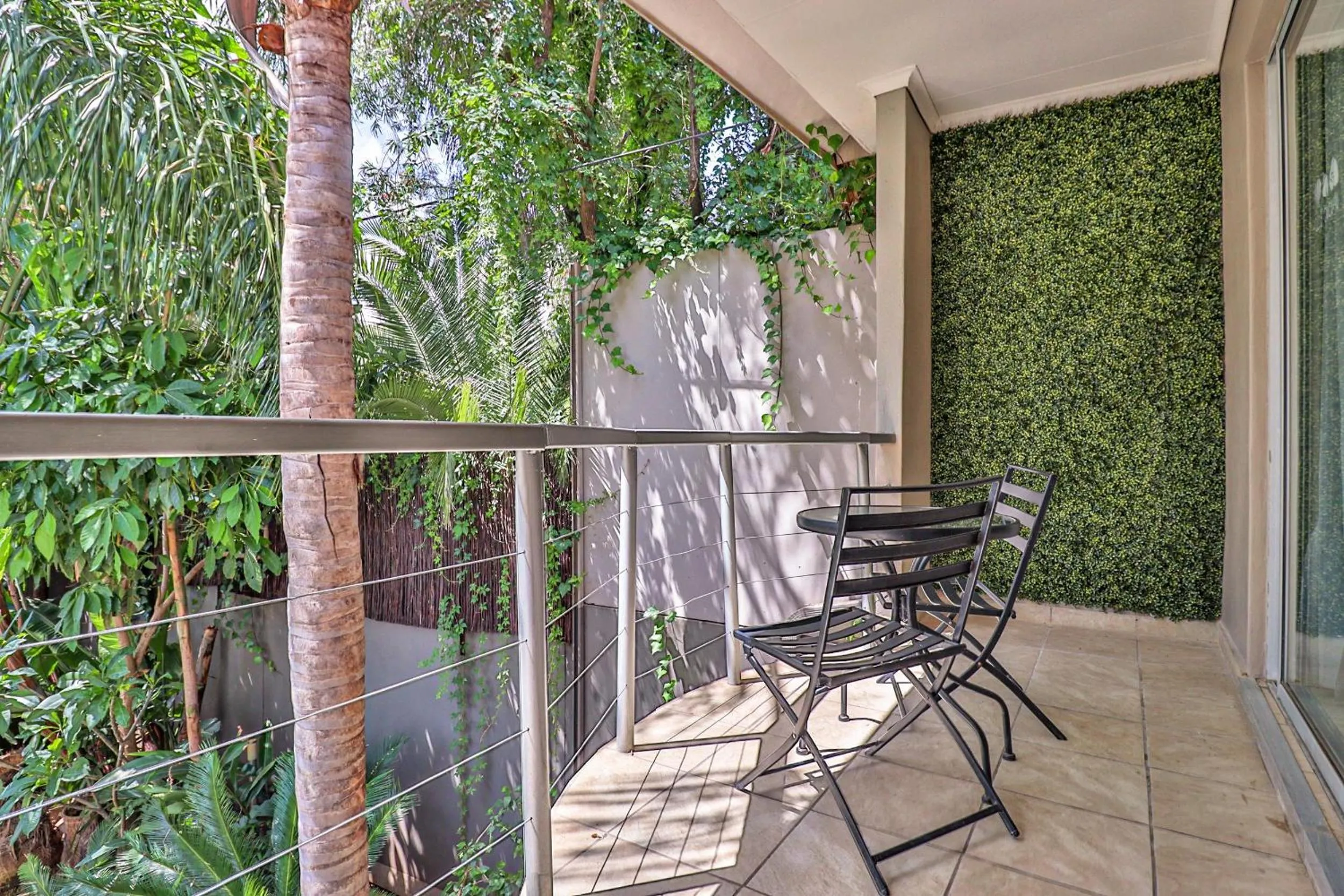 Shower in Club Cocomo