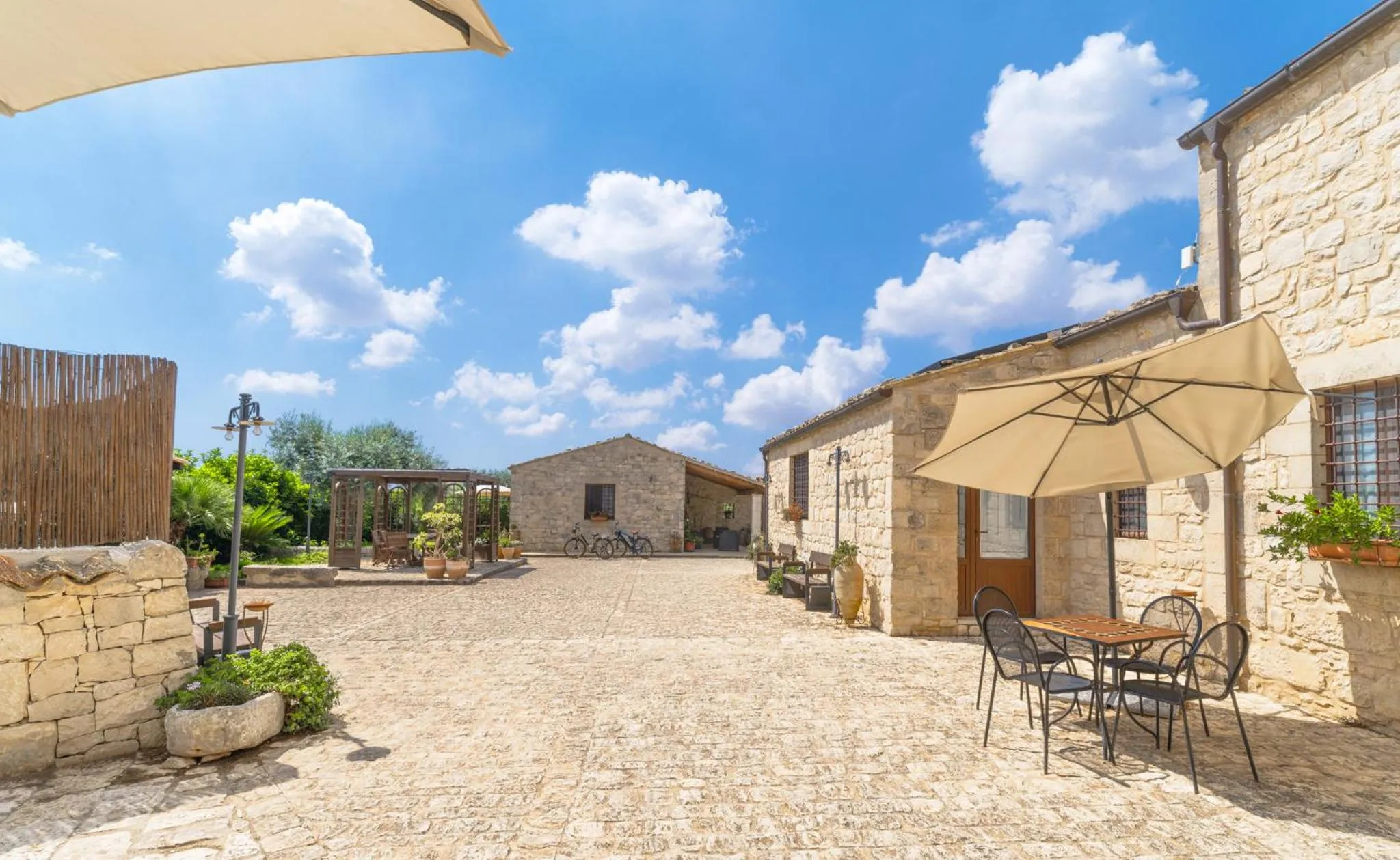 Property building in Borgo Monachella
