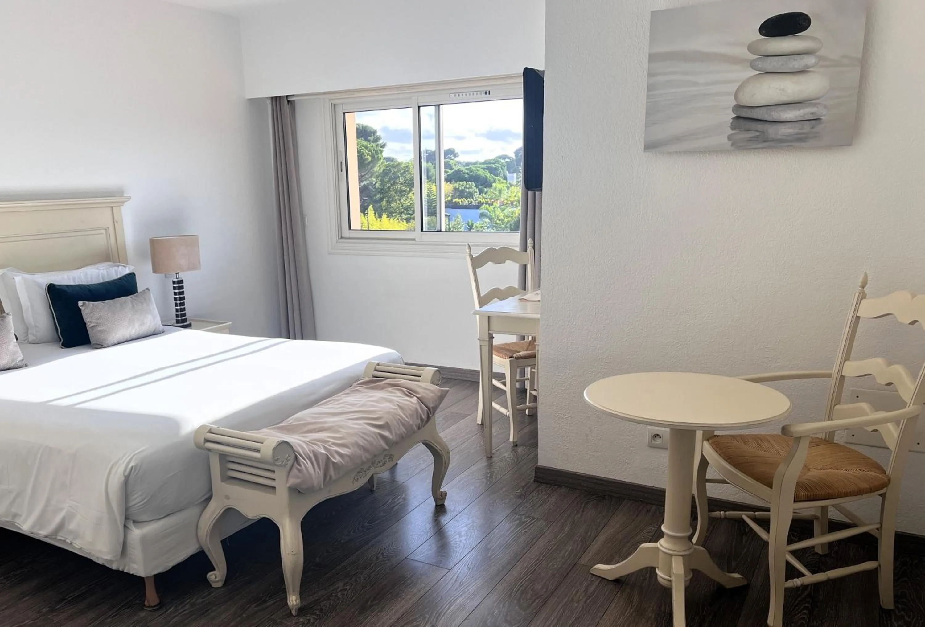 Bedroom, Bed in Hôtel Beau Site - Cap d'Antibes