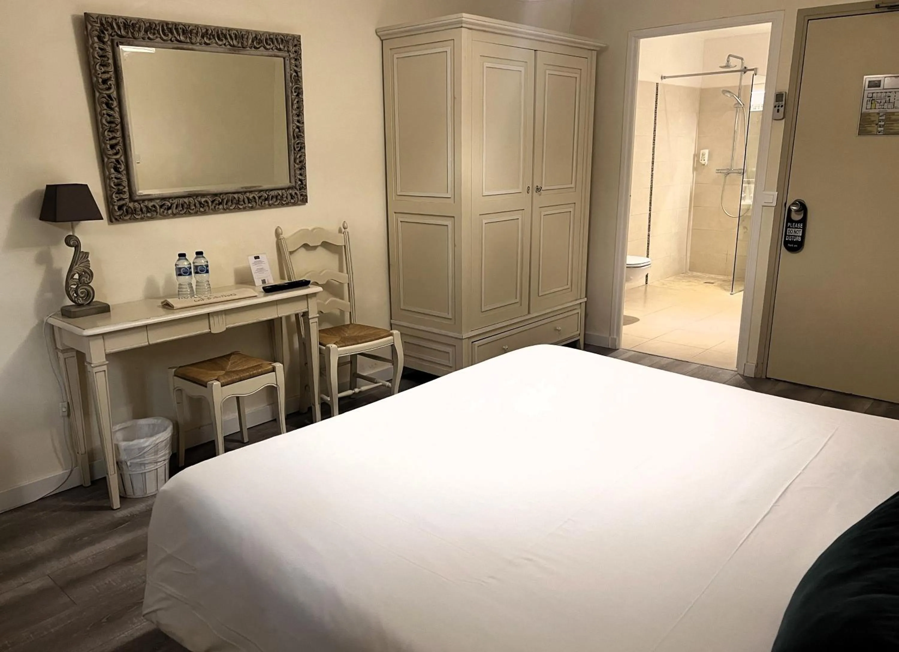 Photo of the whole room, Bed in Hôtel Beau Site - Cap d'Antibes