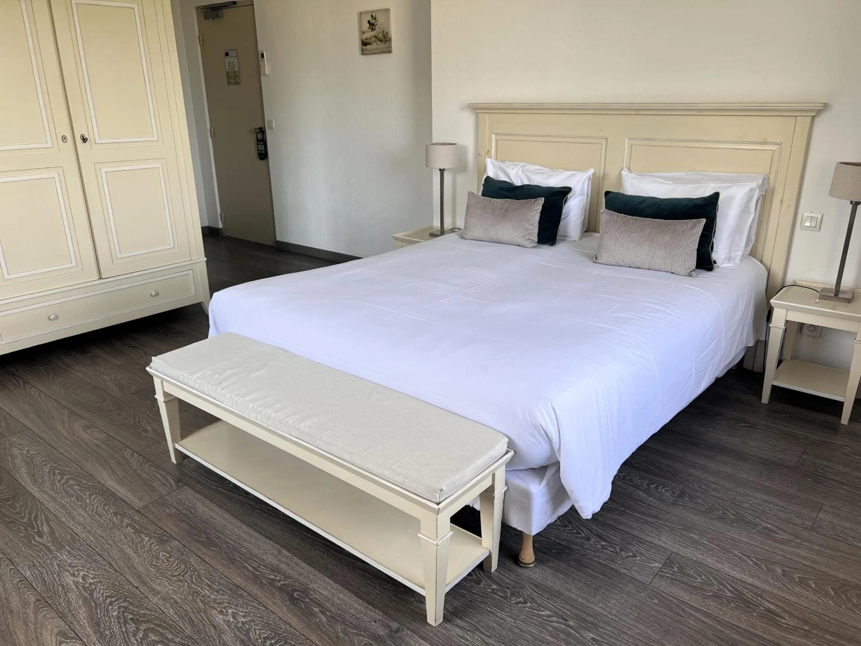 Bed in Hôtel Beau Site - Cap d'Antibes