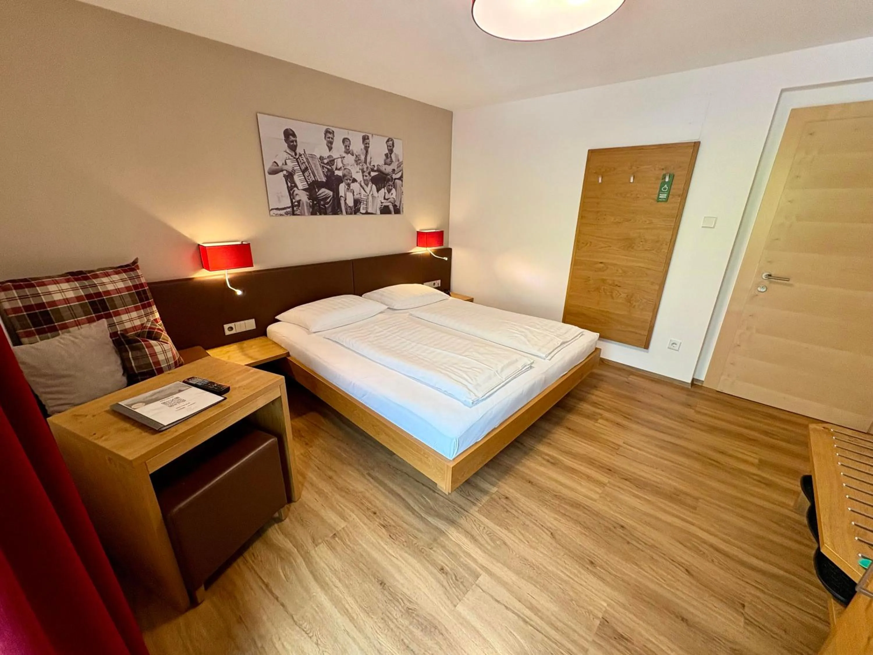 Photo of the whole room, Bed in Garni Apparthotel St Valentin