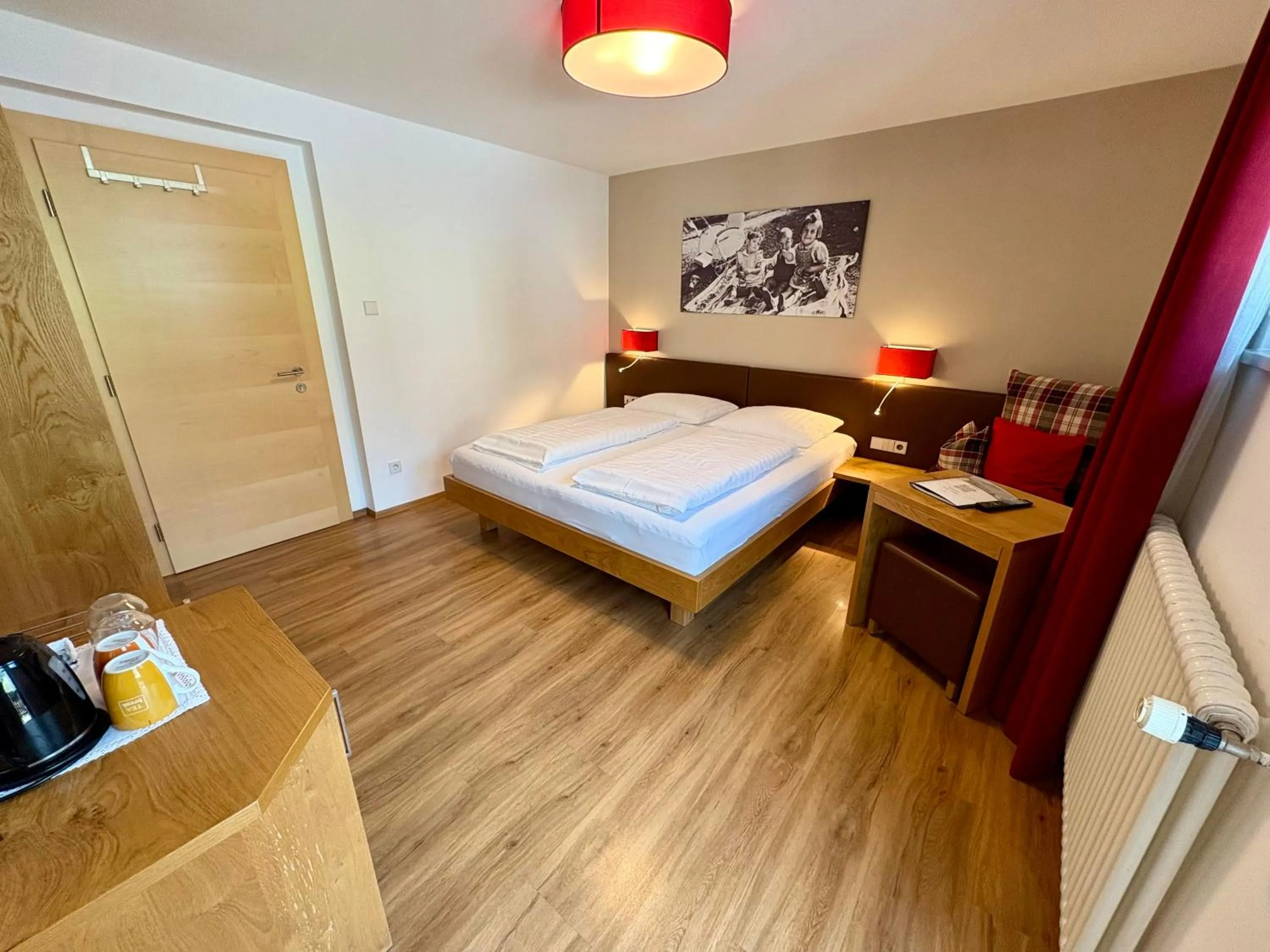 Photo of the whole room, Bed in Garni Apparthotel St Valentin