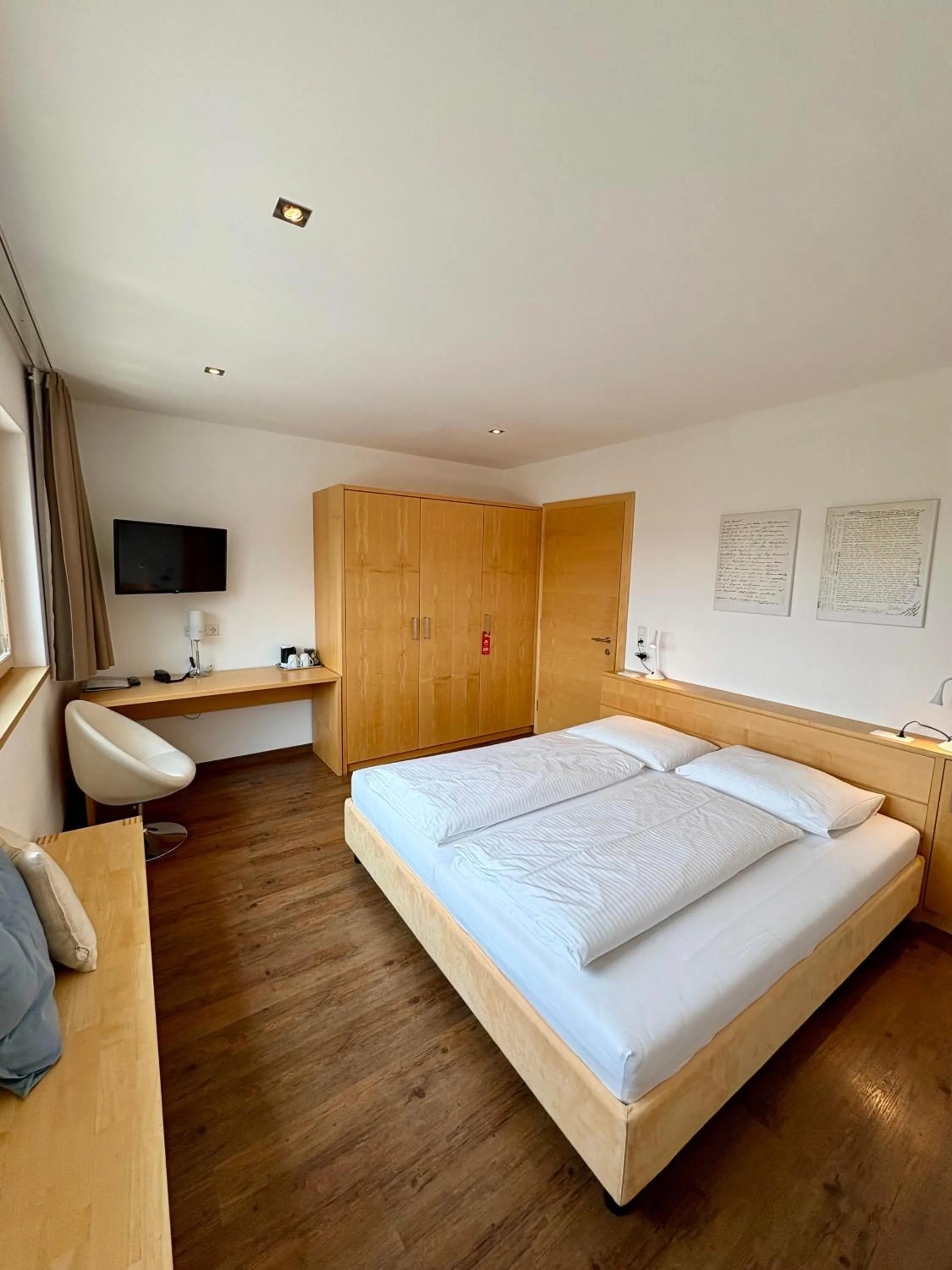 Property building, Bed in Garni Apparthotel St Valentin