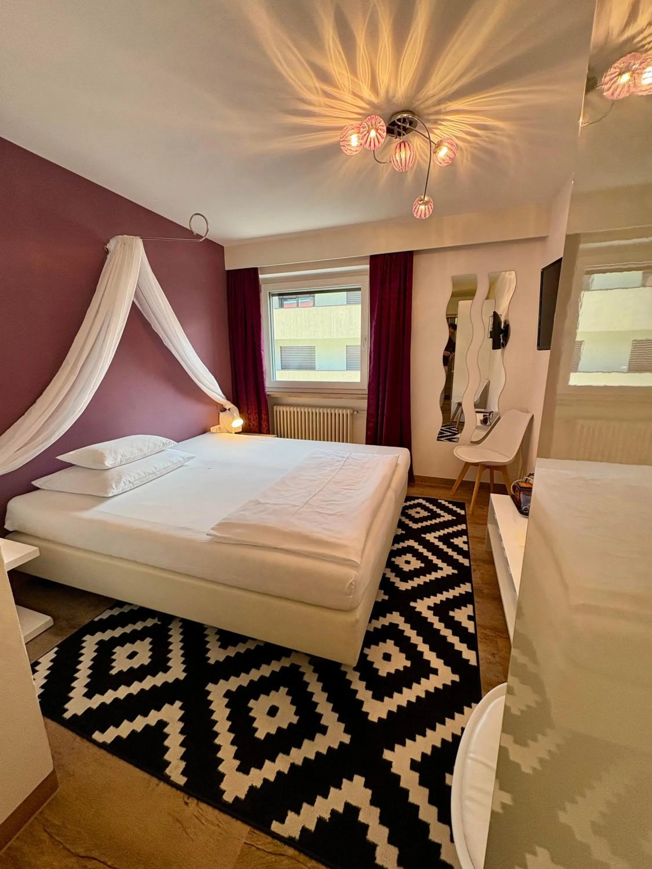 Property building, Bed in Garni Apparthotel St Valentin