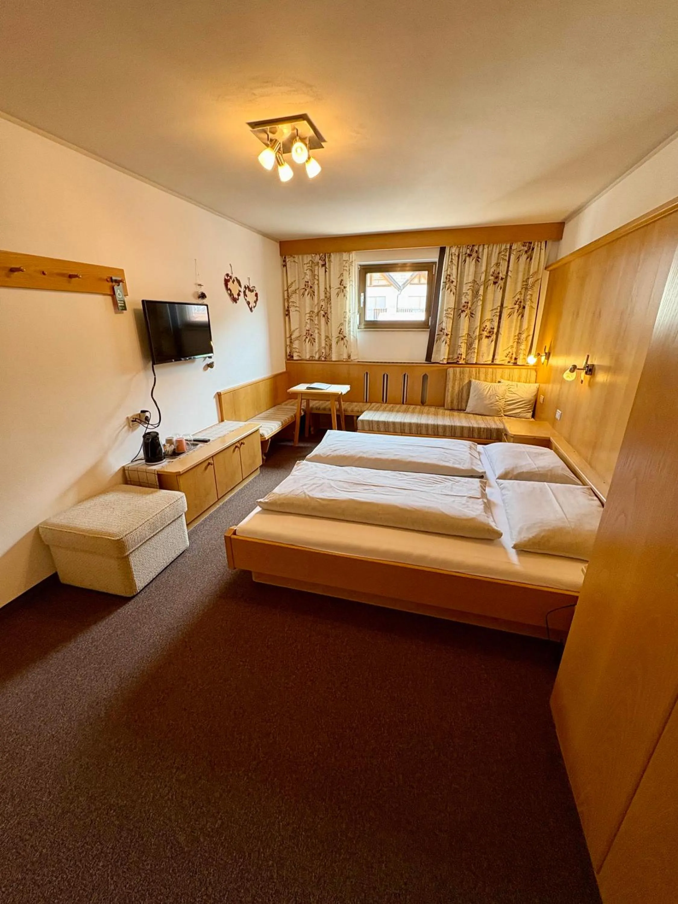 Photo of the whole room, Bed in Garni Apparthotel St Valentin