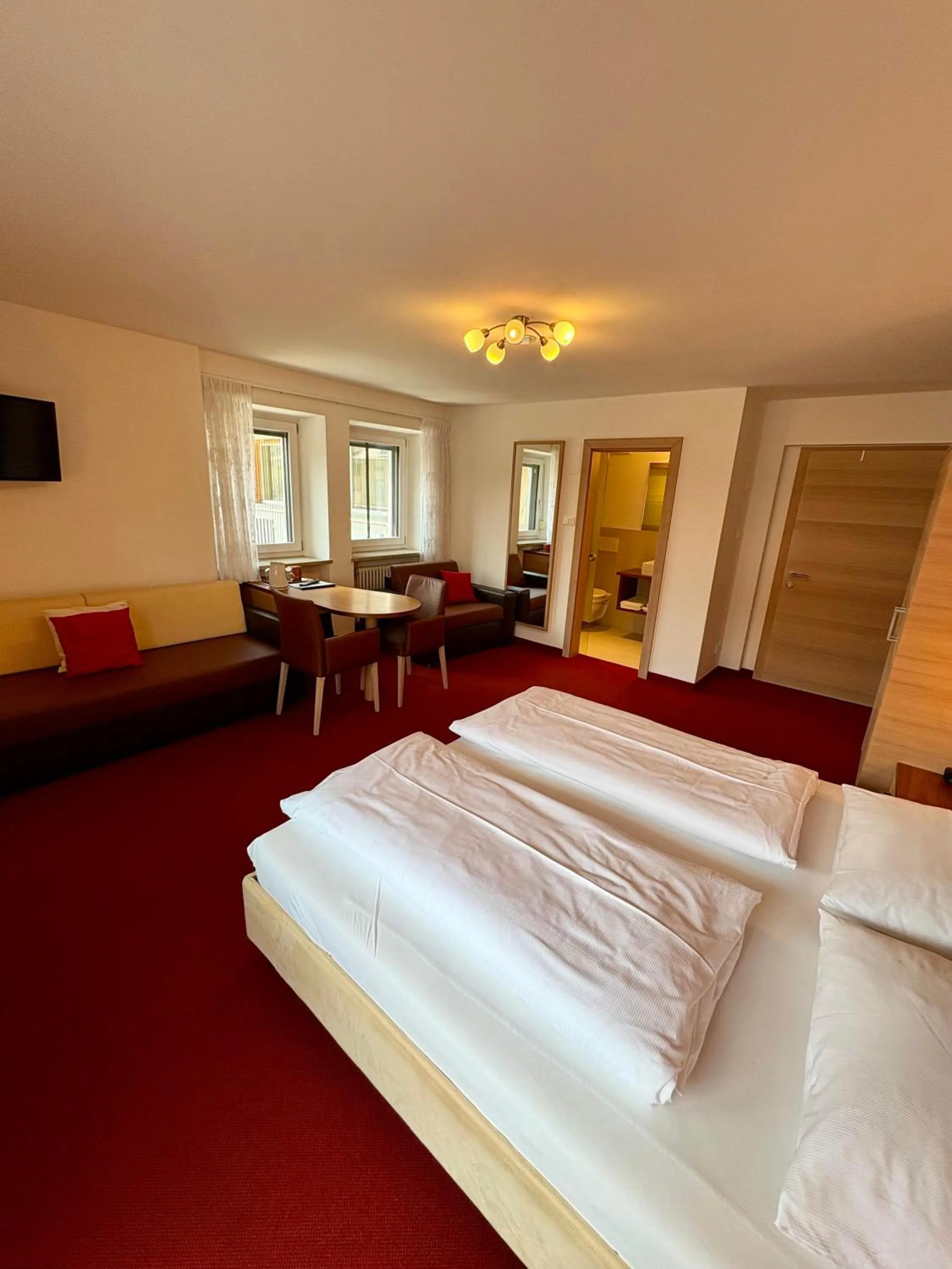 Property building, Bed in Garni Apparthotel St Valentin