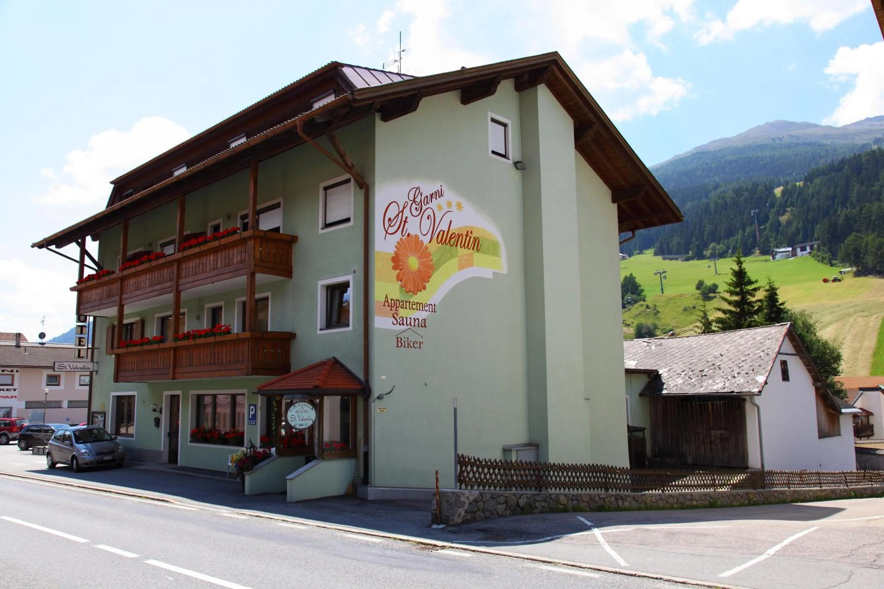 Facade/entrance in Garni Apparthotel St Valentin