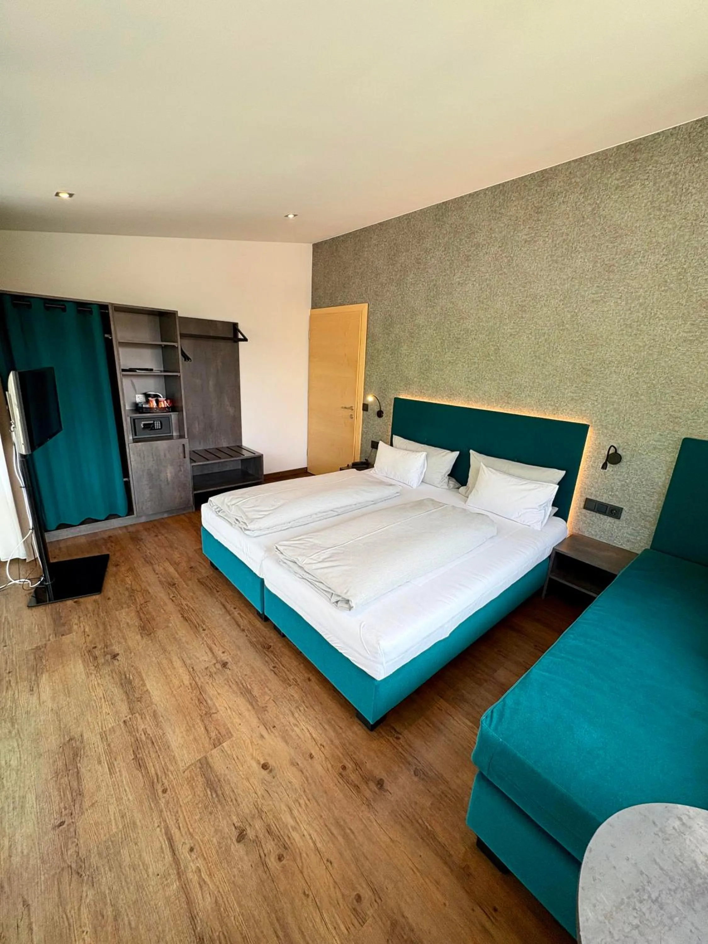 Property building, Bed in Garni Apparthotel St Valentin