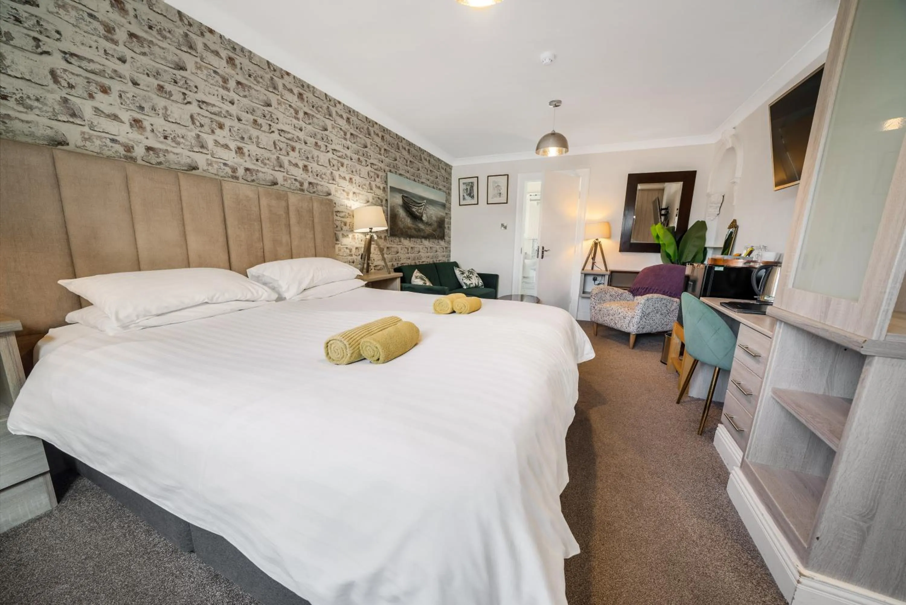 Photo of the whole room, Bed in Anvershiel House