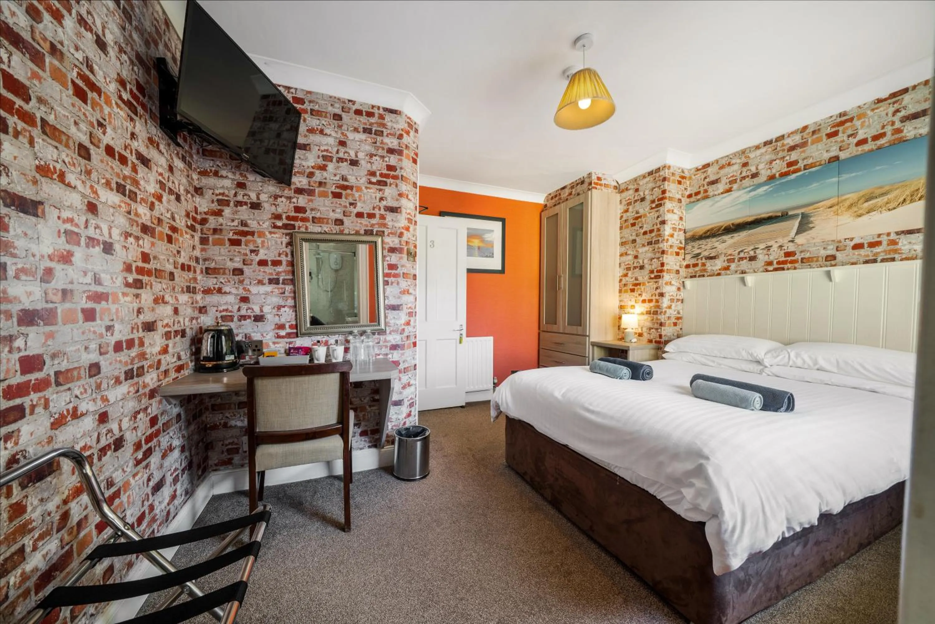 Photo of the whole room, Bed in Anvershiel House