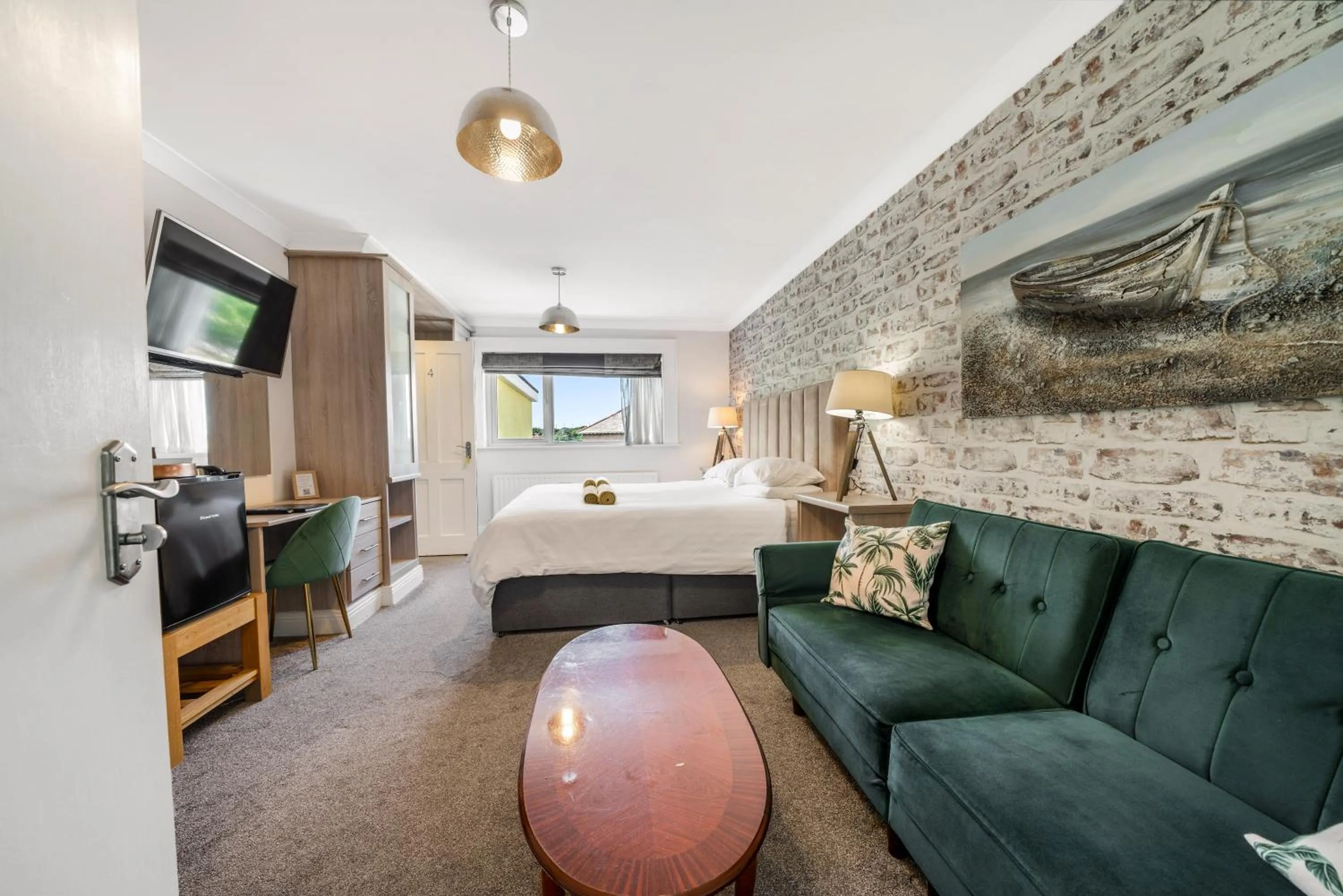 Photo of the whole room, Bed in Anvershiel House