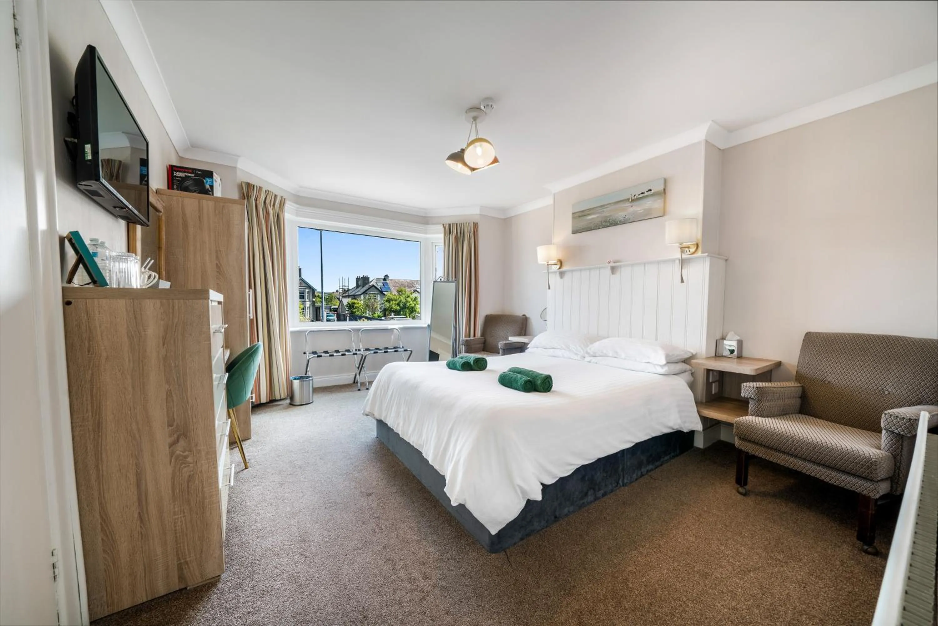 Photo of the whole room, Bed in Anvershiel House