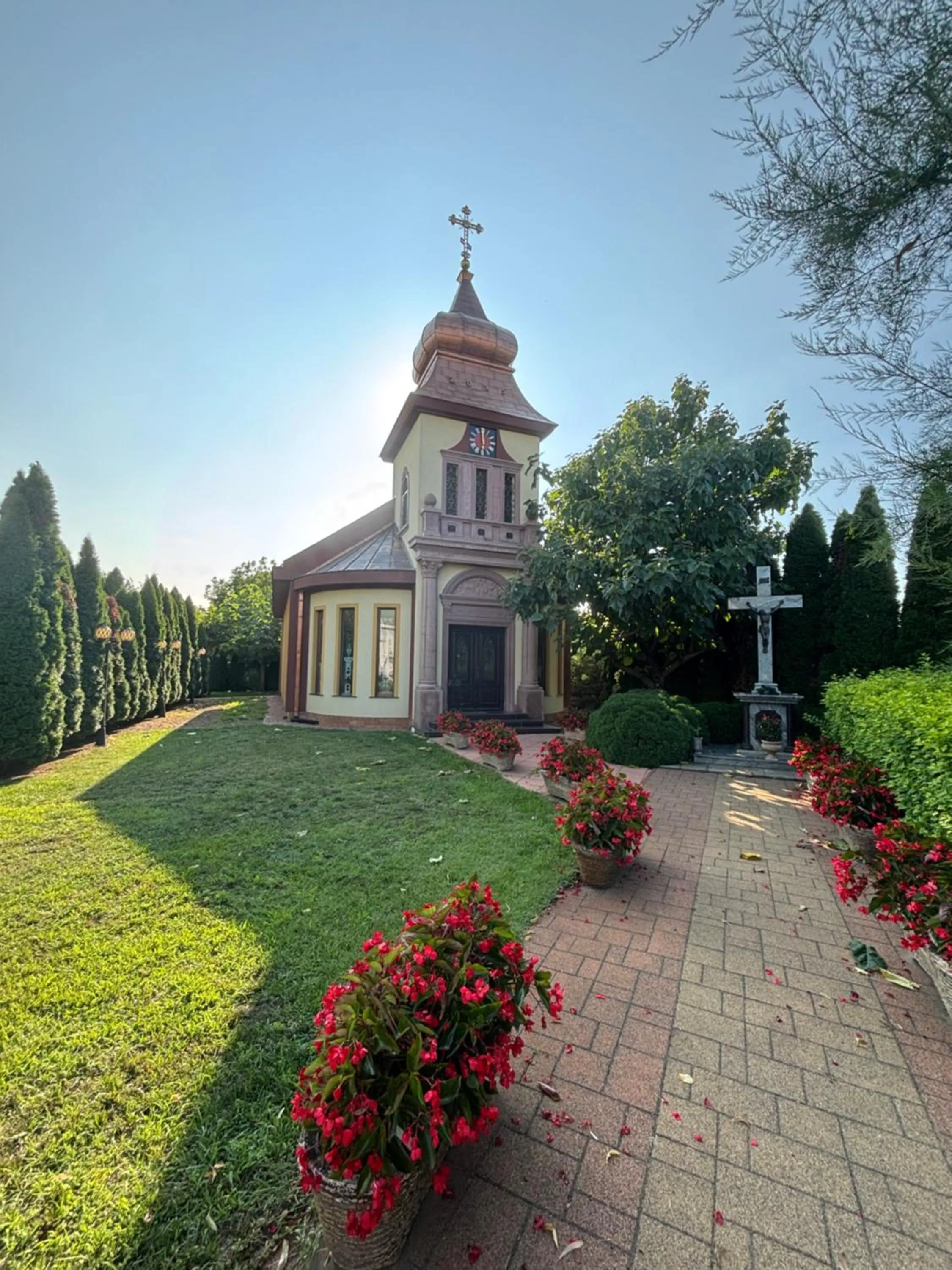 Property building in Parish Bull Hotel