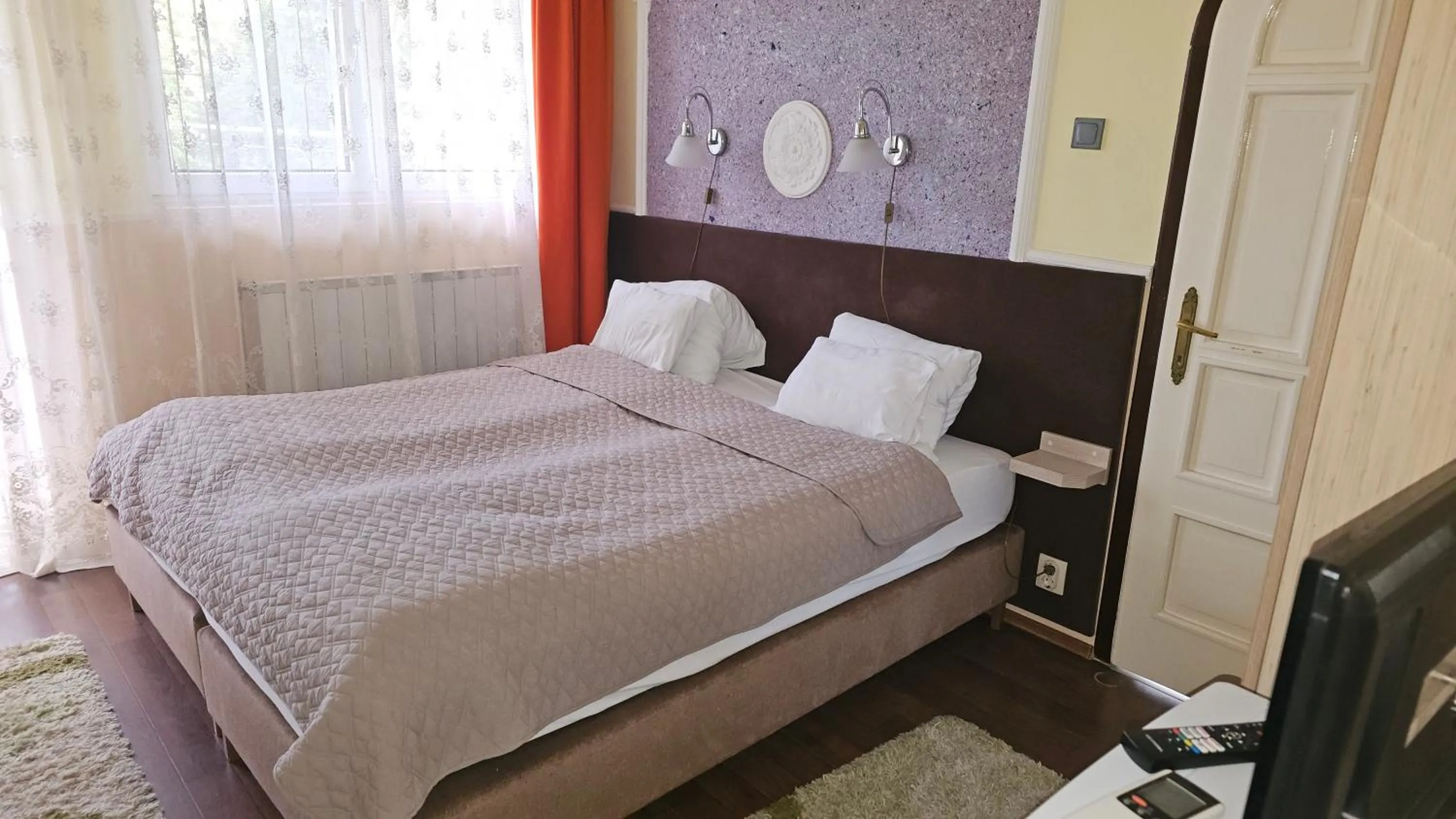 Bed in Parish Bull Hotel