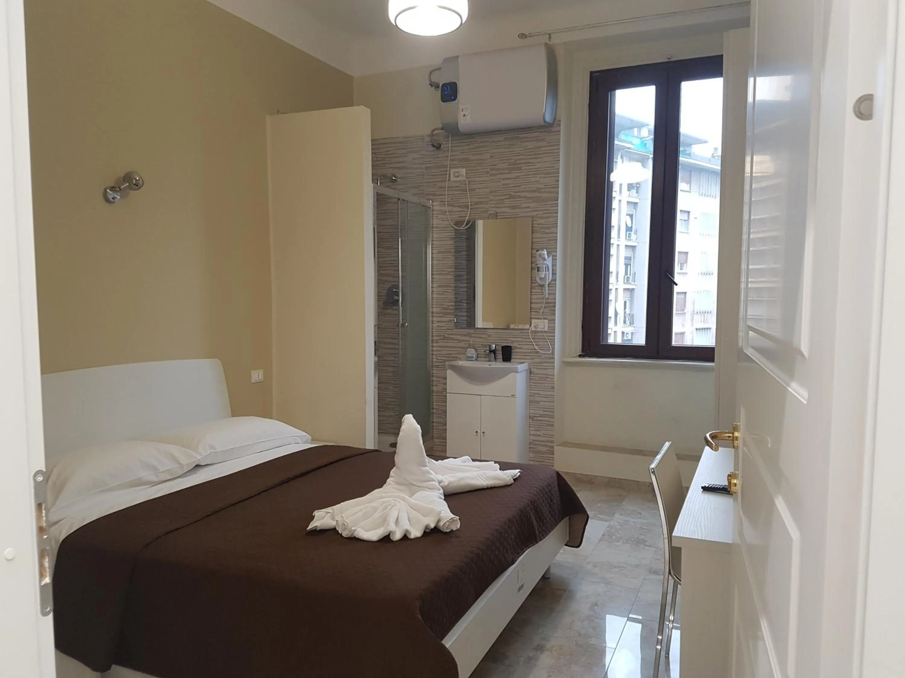 Property building, Bed in Hotel Emmy