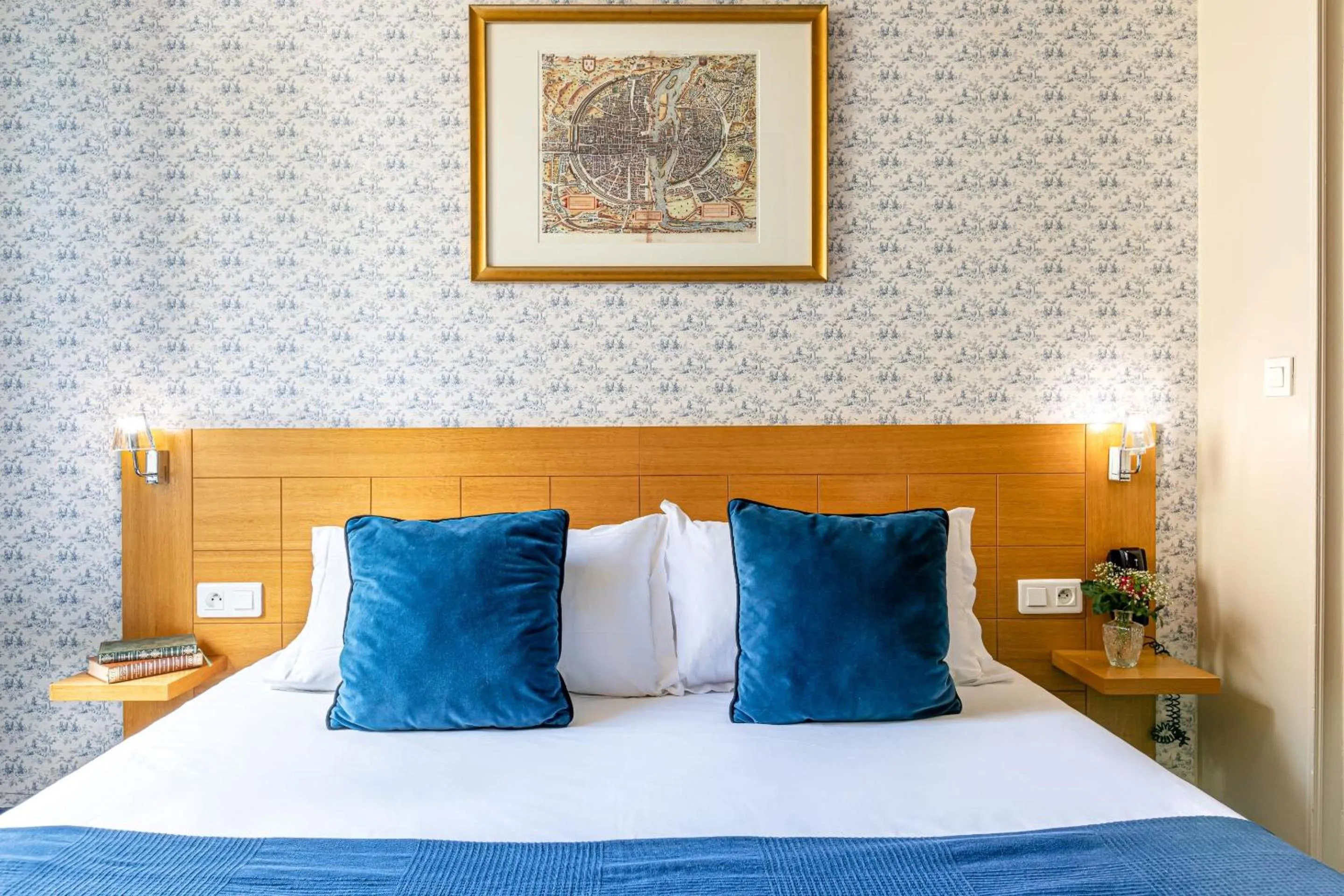 Bed in Hotel Romance Malesherbes by Patrick Hayat