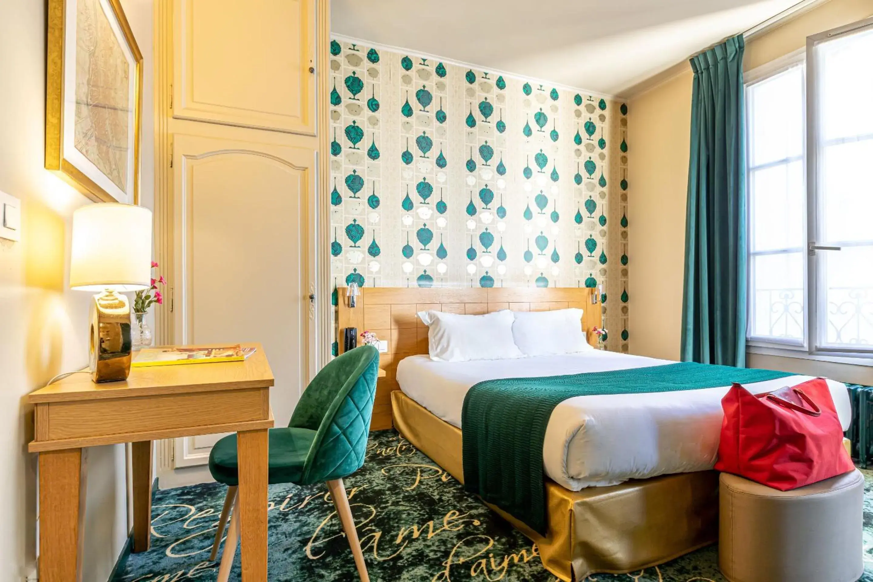 Room Rostand with kitchenette in Hotel Romance Malesherbes by Patrick Hayat Room Rostand with kitchenette in Hotel Romance Malesherbes by Patrick Hayat