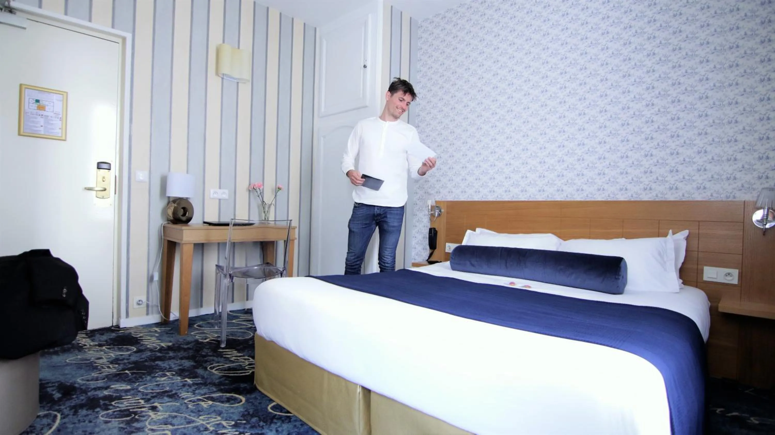 Bed in Hotel Romance Malesherbes by Patrick Hayat