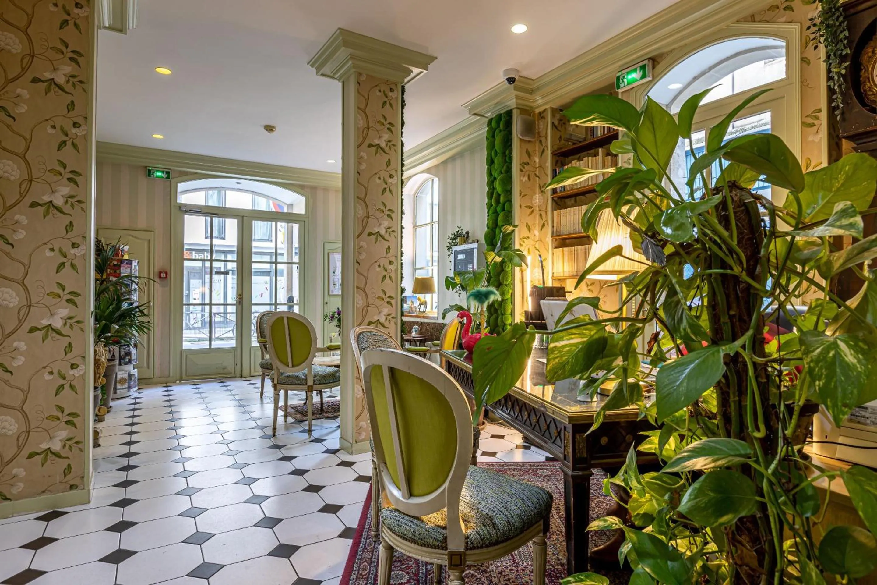 Lobby or reception in Hotel Romance Malesherbes by Patrick Hayat