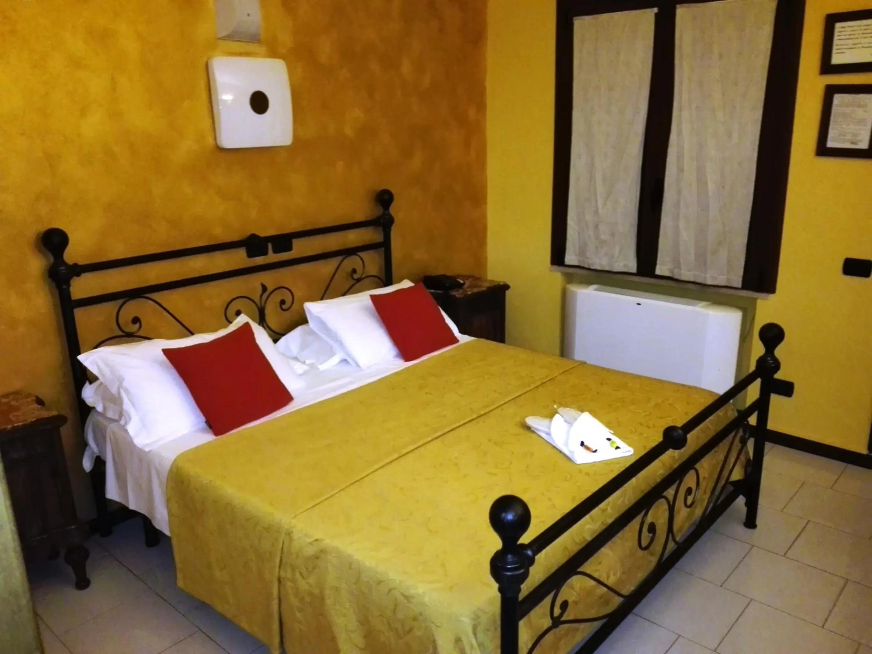 Bedroom, Bed in Hotel Motel Est