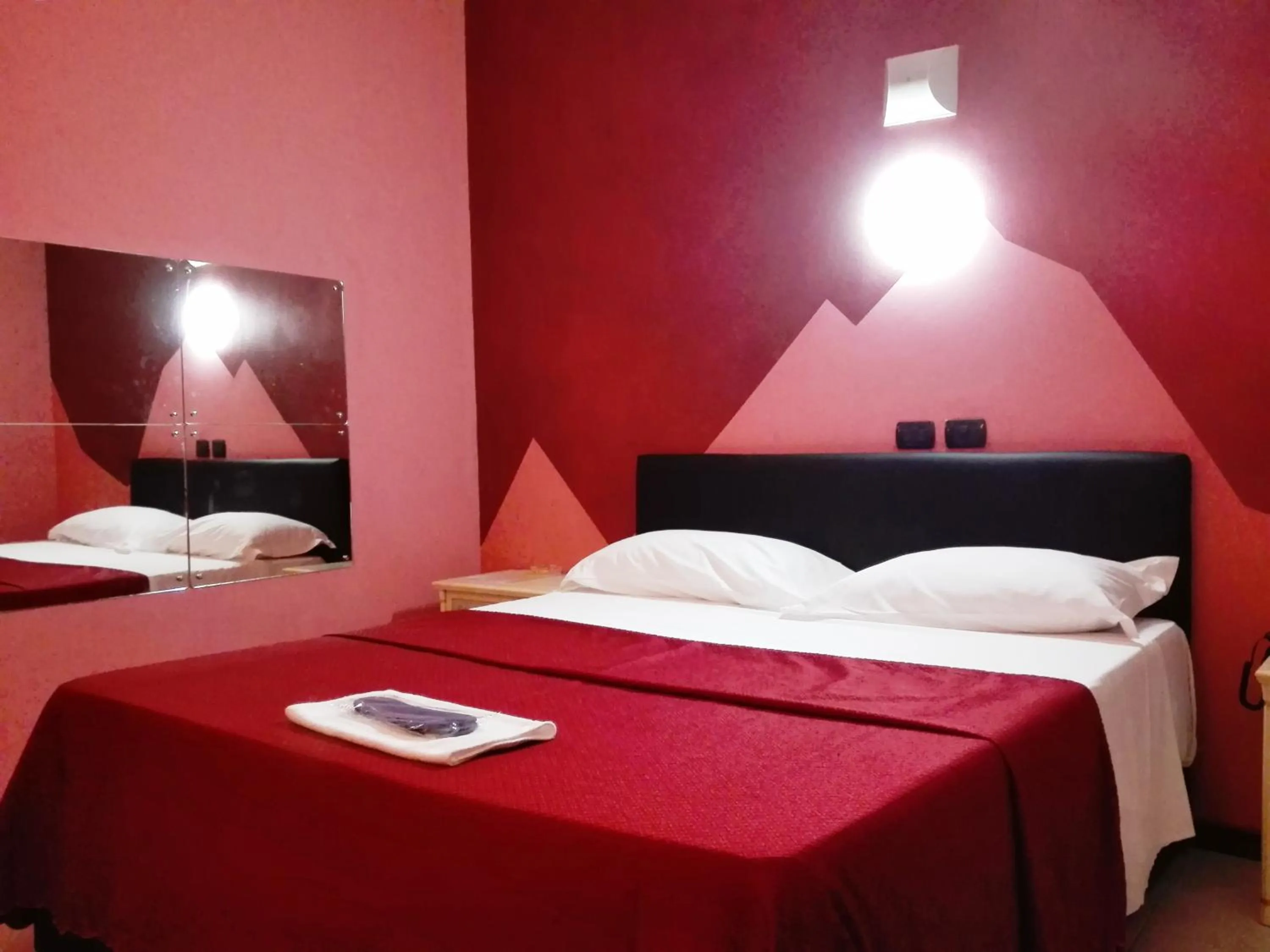 Bed in Hotel Motel Est