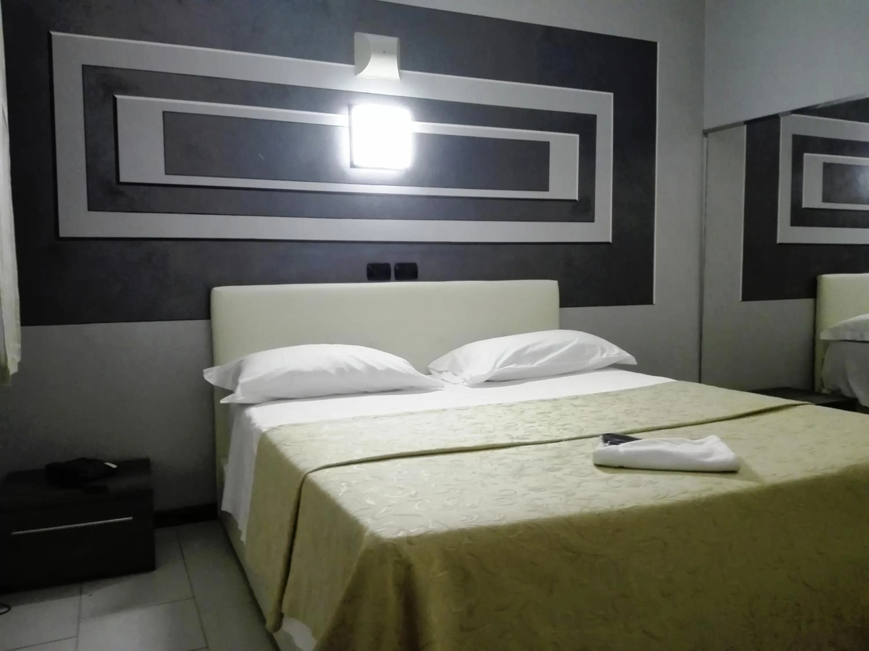 Bedroom, Bed in Hotel Motel Est