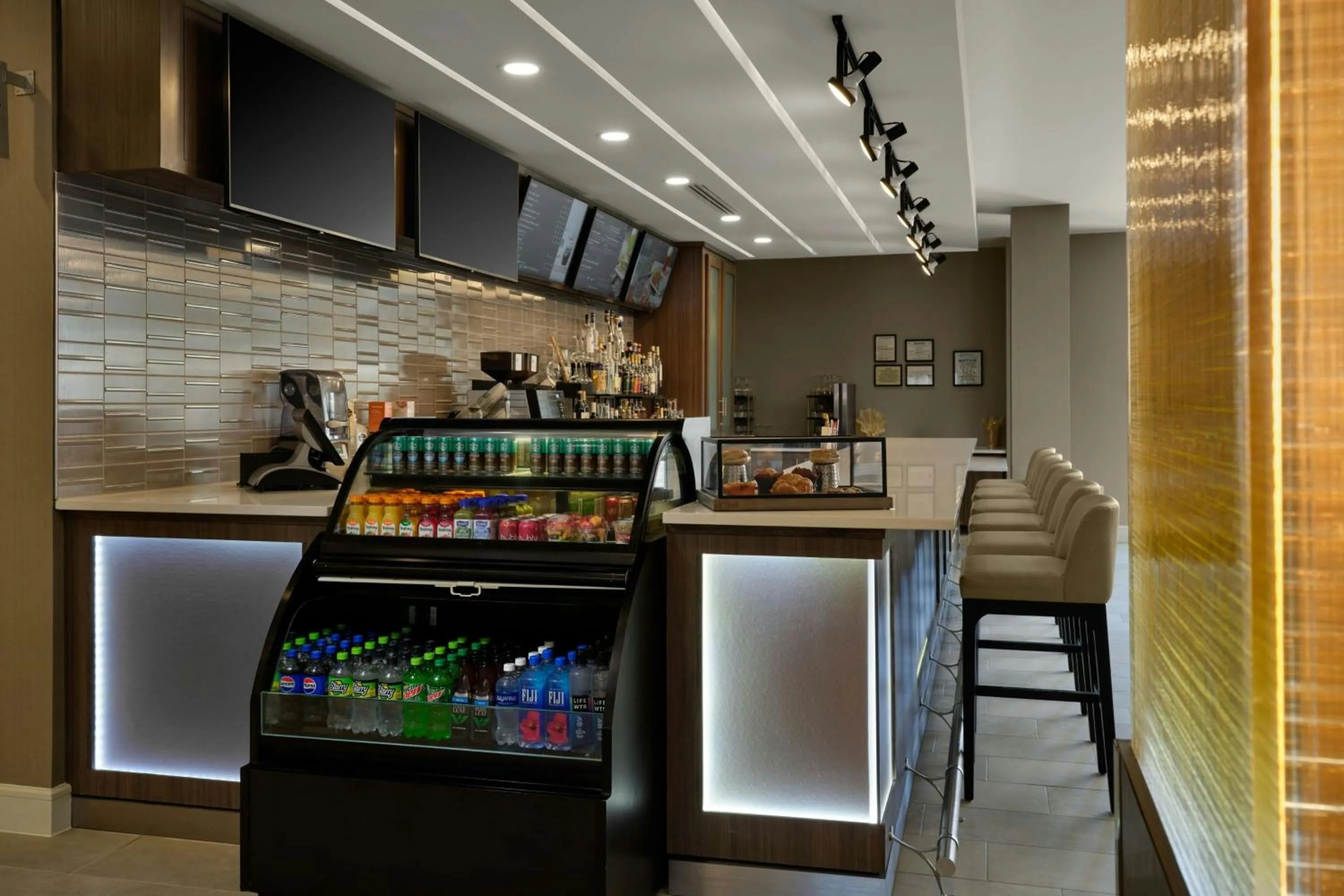 Restaurant/places to eat in Courtyard by Marriott Dallas DFW Airport North/Grapevine