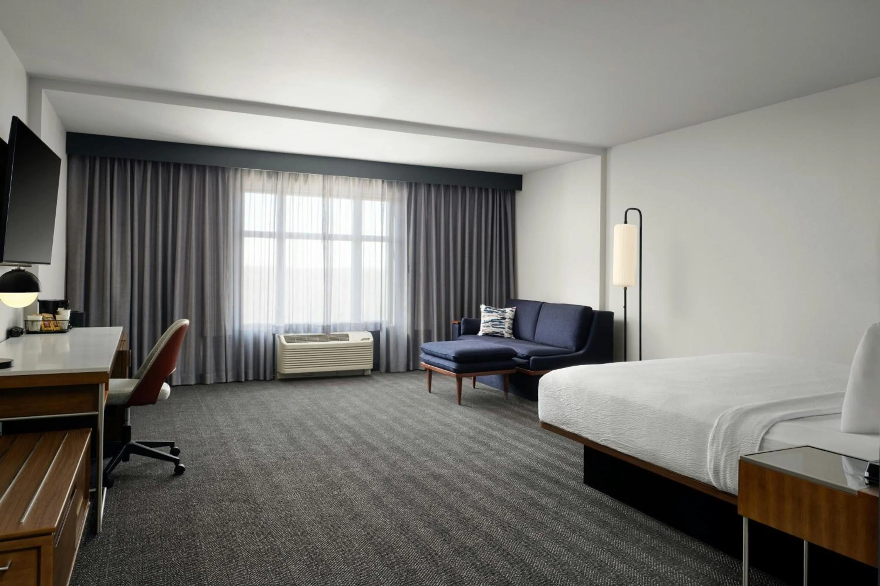 Photo of the whole room, Bed in Courtyard by Marriott Dallas DFW Airport North/Grapevine